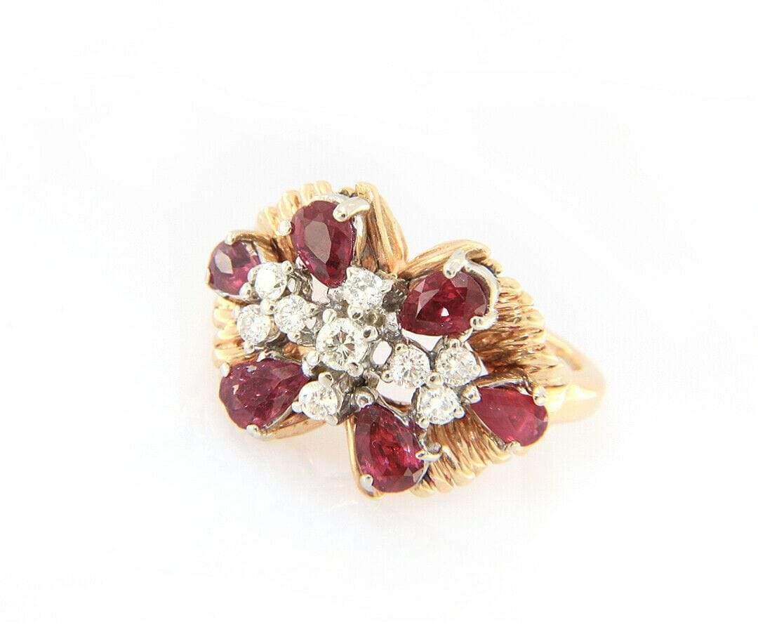 1.30ctw Ruby and 0.37ctw Diamond Ring in 14K Yellow Gold For Sale 1
