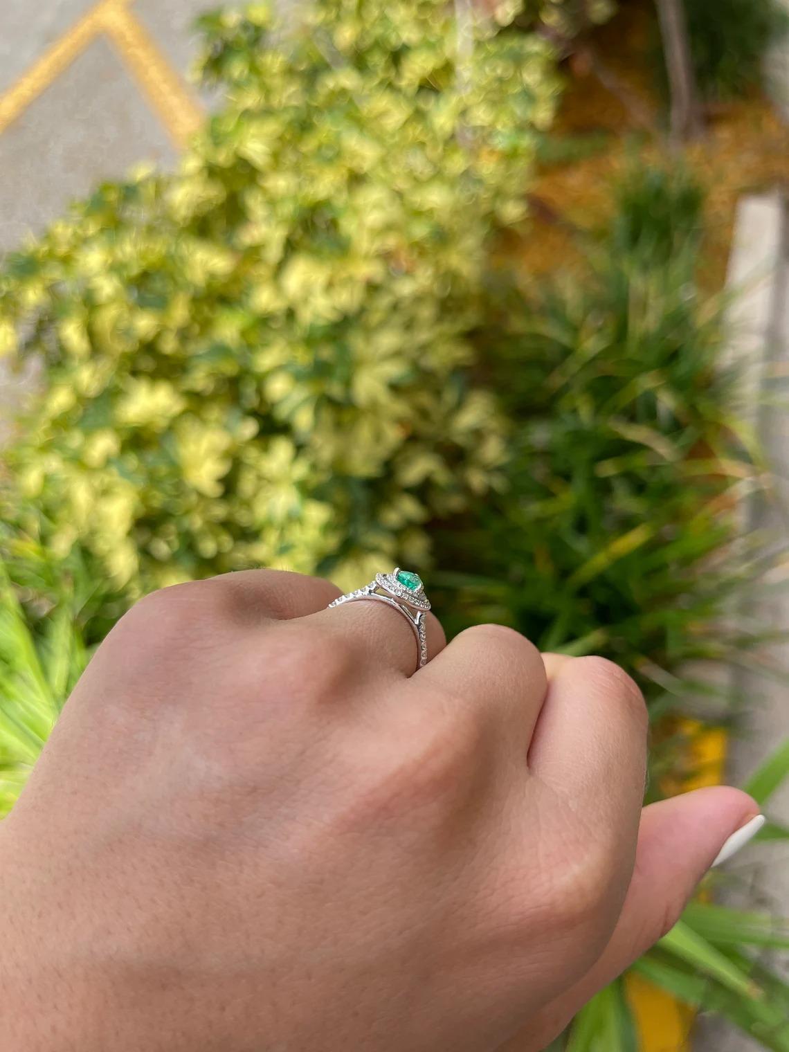 1,30tcw 14K kolumbianischer Smaragd-Perlenschliff & Diamant-Verlobungsring mit doppeltem Halo Damen im Angebot