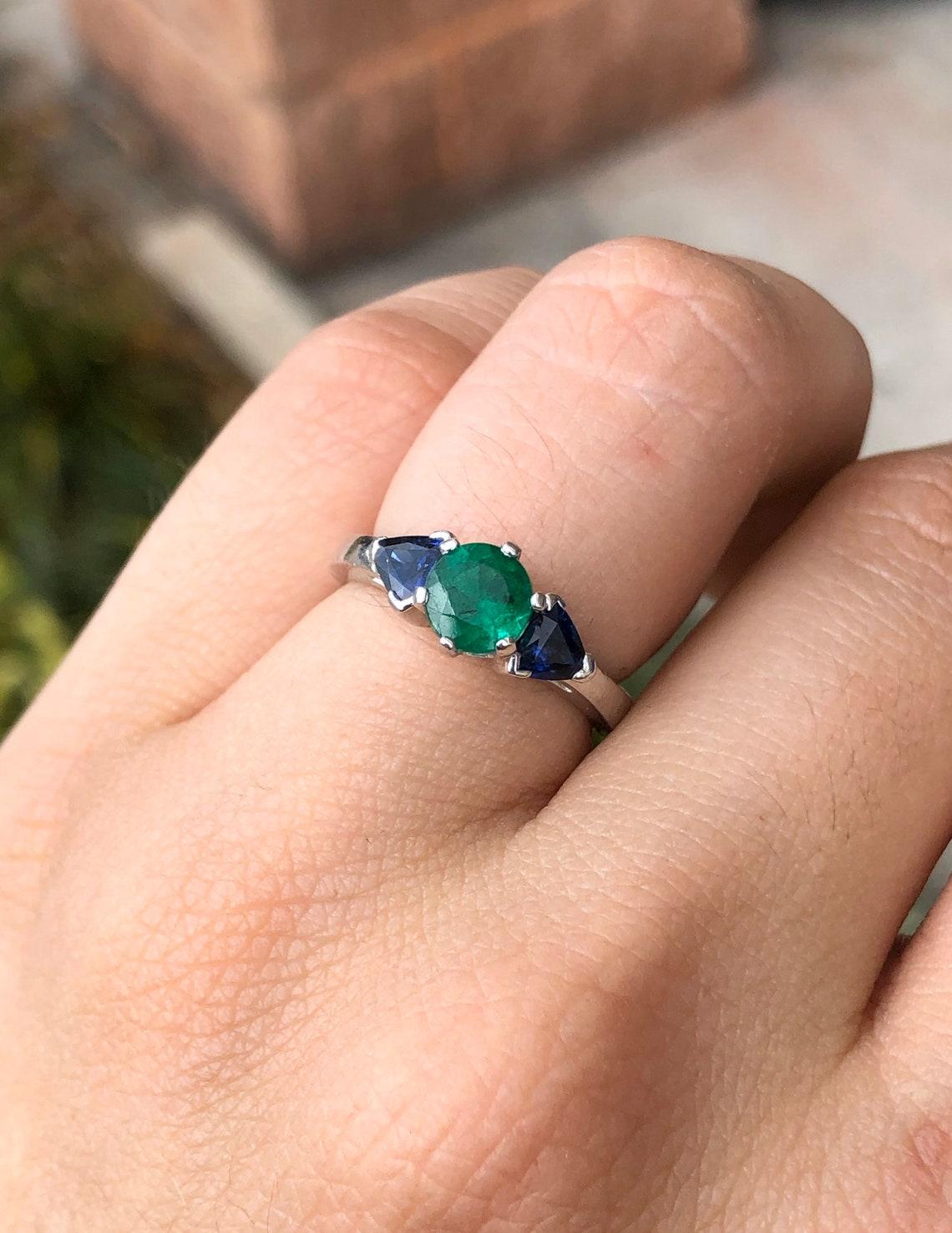 blue sapphire and emerald ring