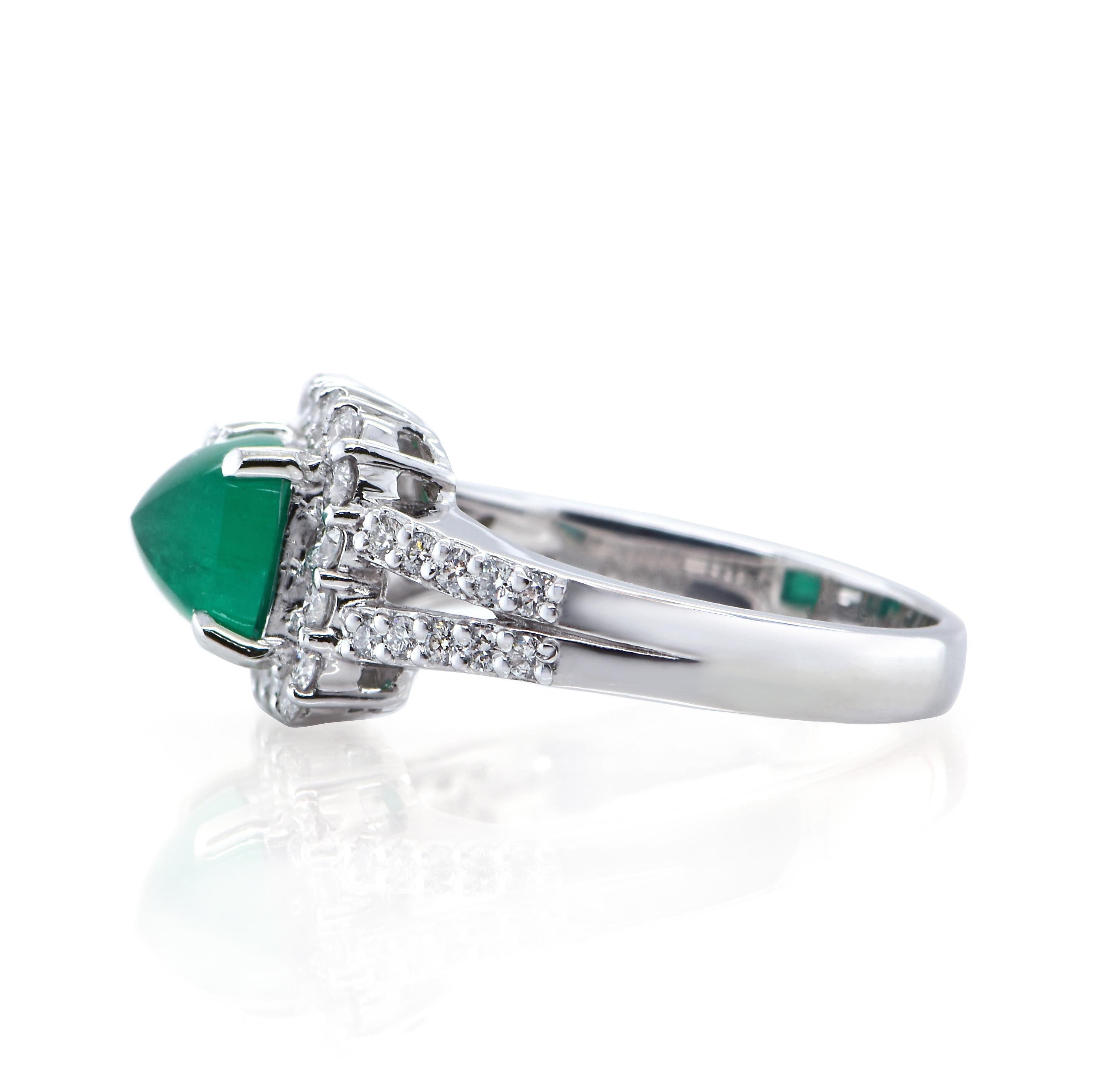 1.31 Carat Colombian Emerald Sugar-Loaf and Diamond Ring Made in Platinum In New Condition For Sale In Tokyo, JP