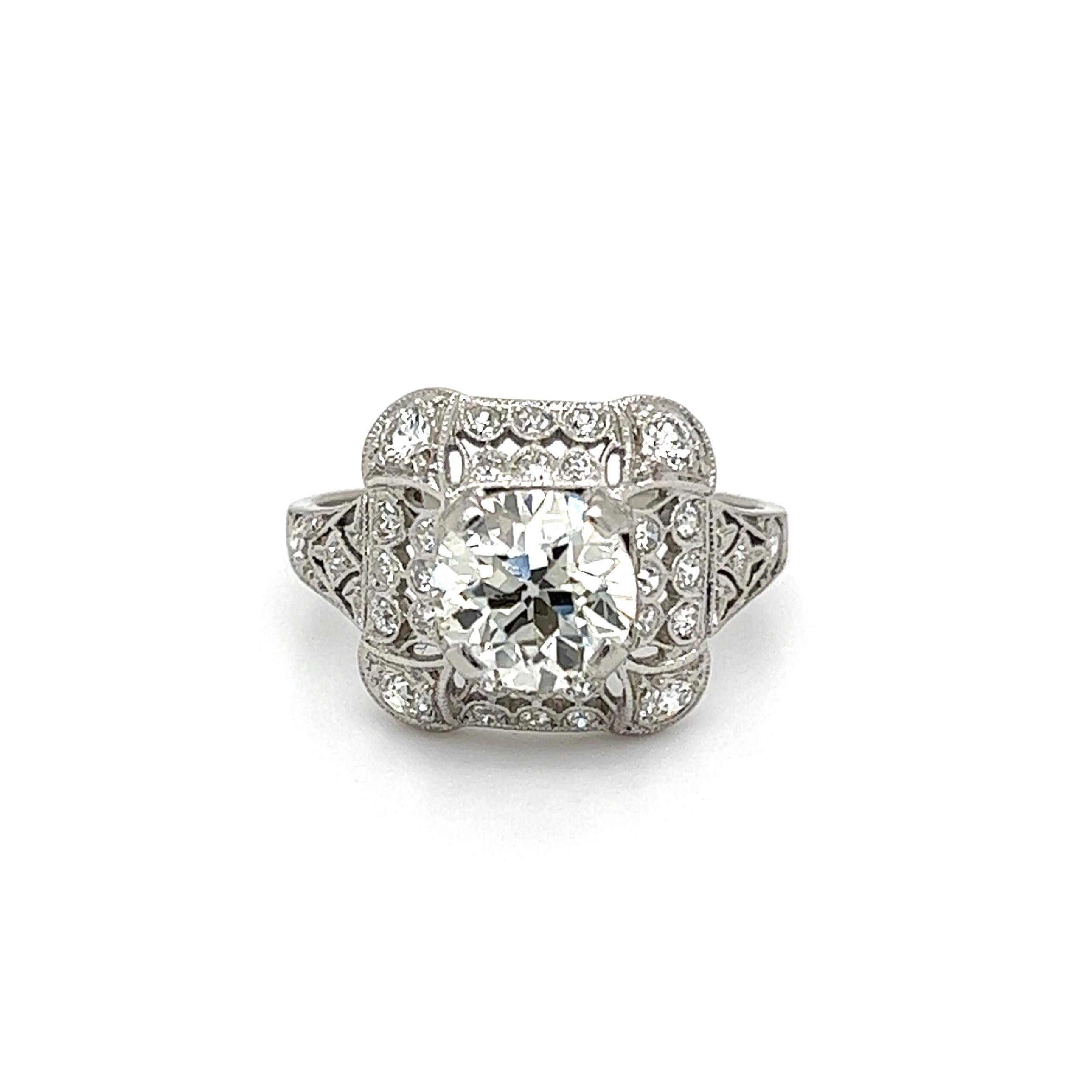 1.31 Carat Diamond Solitaire Art Deco Platinum Ring Estate Fine Jewelry In Excellent Condition For Sale In Montreal, QC