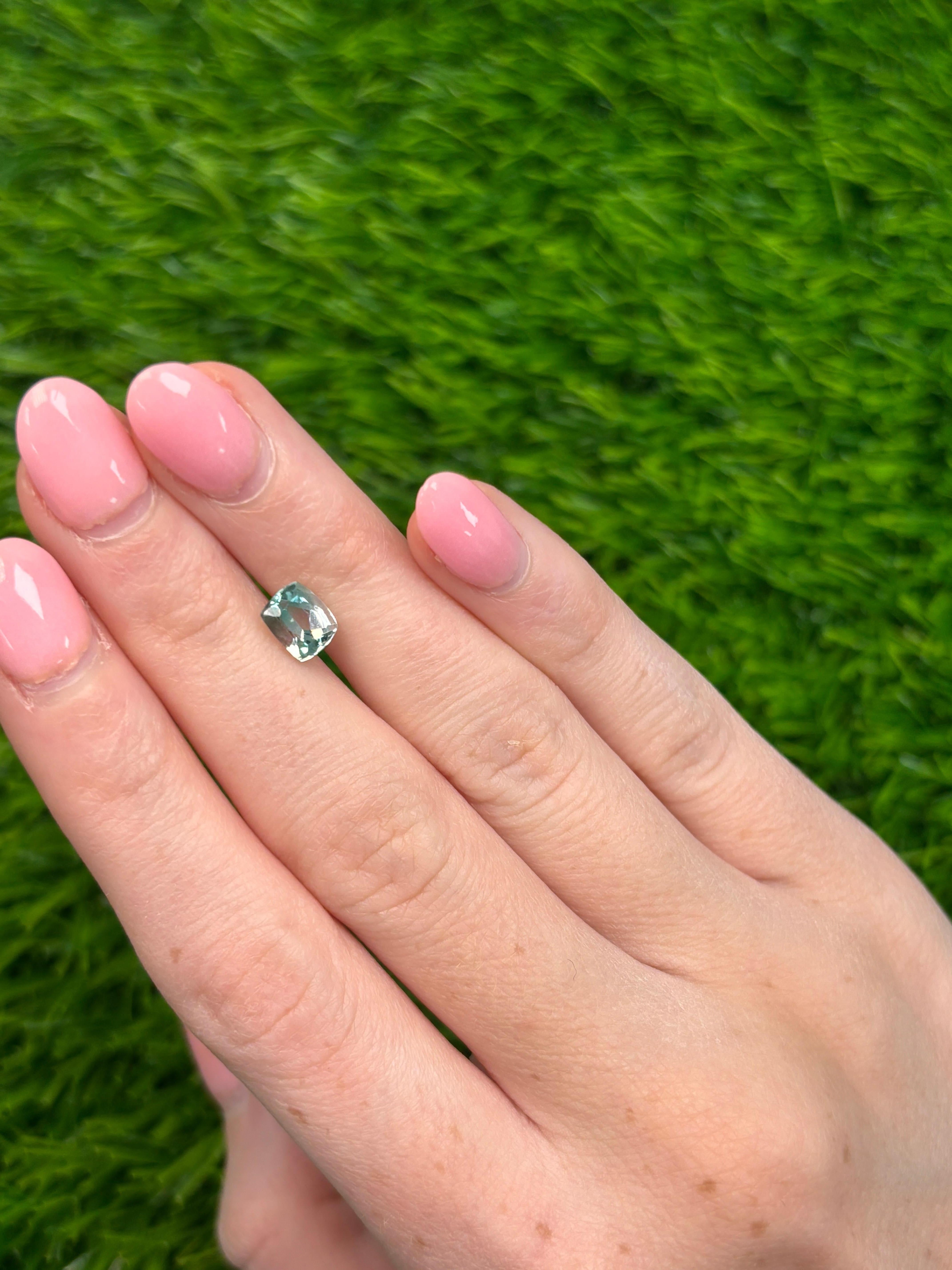 Contemporain 1.31 Carat Emerald-Cut Natural Aqua Blue Bi-Color Tourmaline Loose Gemstone (pierre précieuse) en vente