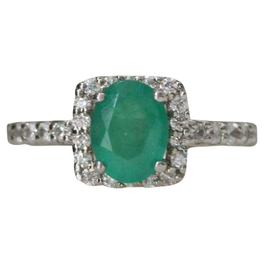 1.11 Carat Natural Emerald Ring For Sale at 1stDibs