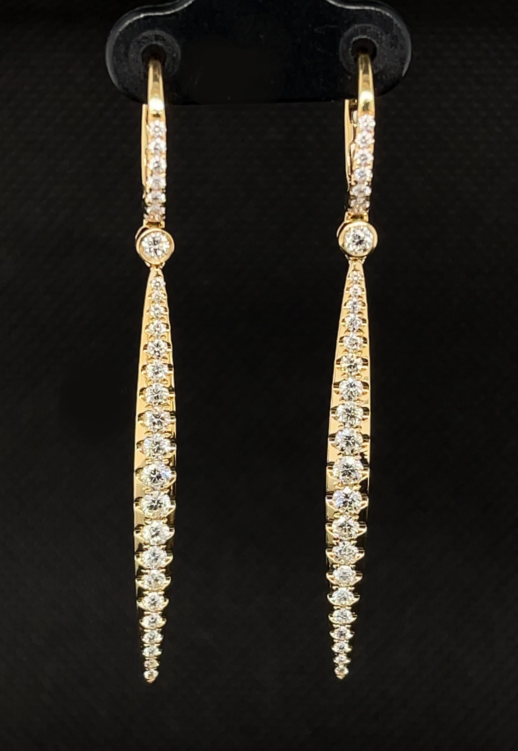 Diamond Pave Linear Dangling Earrings in Yellow Gold, 1.31 Carats Total  In New Condition For Sale In Los Angeles, CA