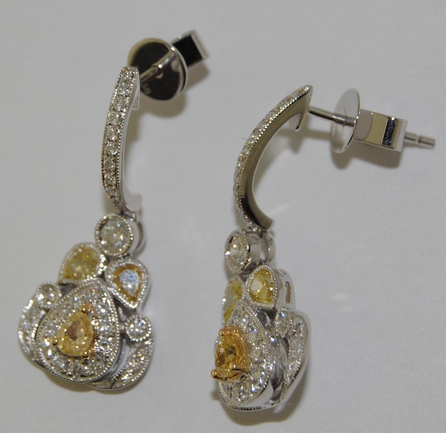 Contemporary 1.31 Carat Yellow and White Diamond Earrings in 18 Karat Gold For Sale