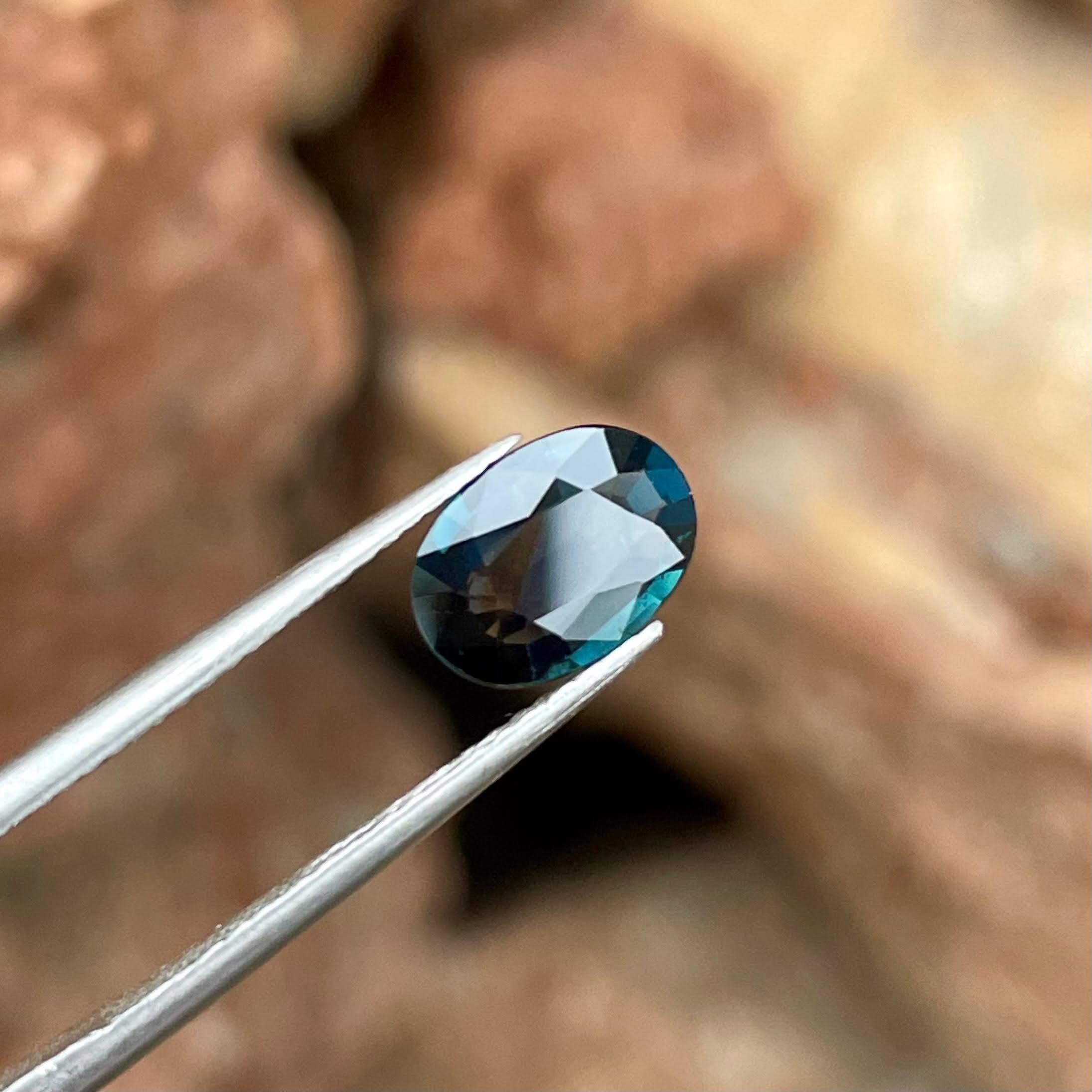Moderne 1.31 Carats Blue Loose Sapphire Stone Oval Cut Natural Mozambique's Gemstone en vente