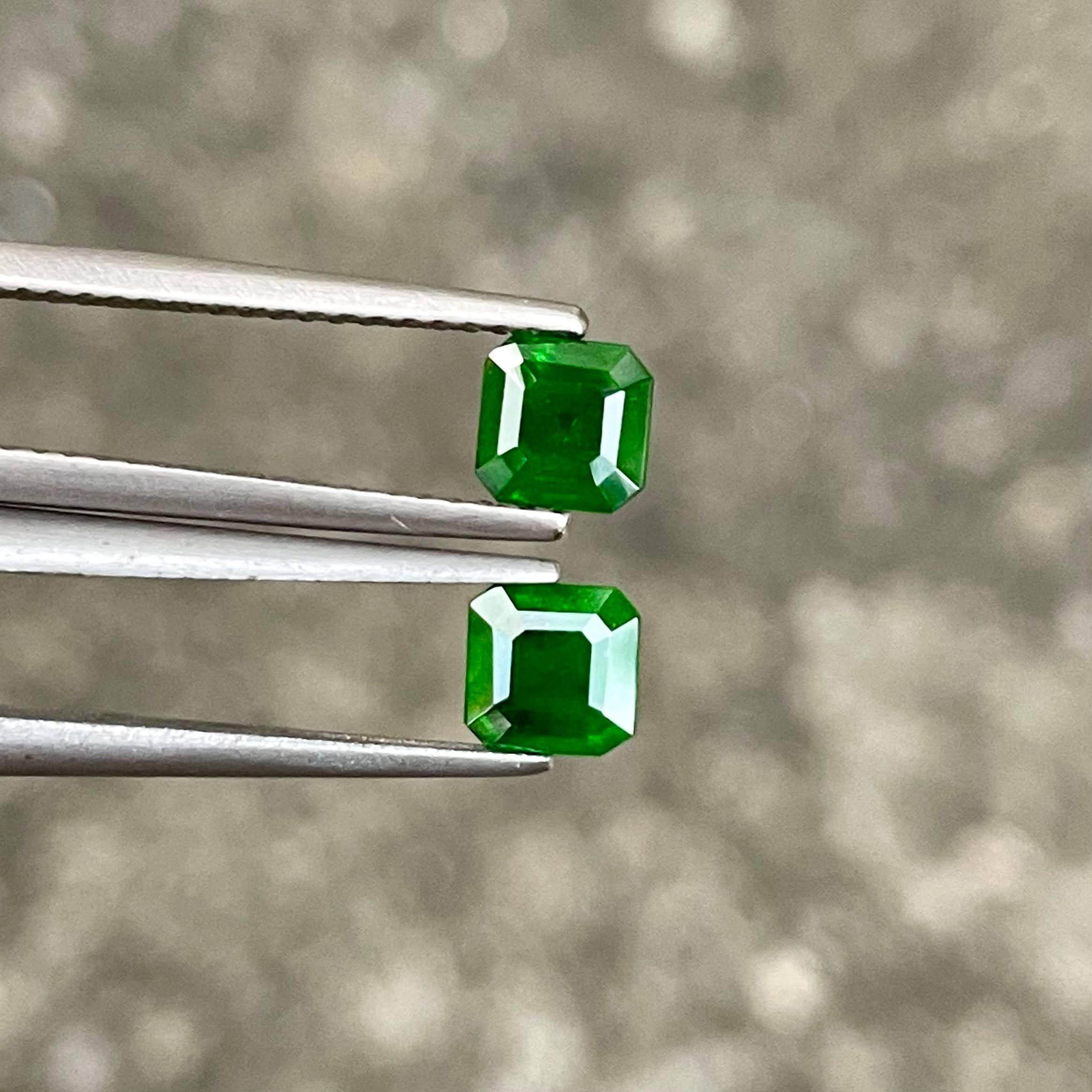 1.31 carati di Granato Demantoide Verde Coppia Taglio Asscher Gemma Pakistana In condizioni Nuovo a Bangkok, TH