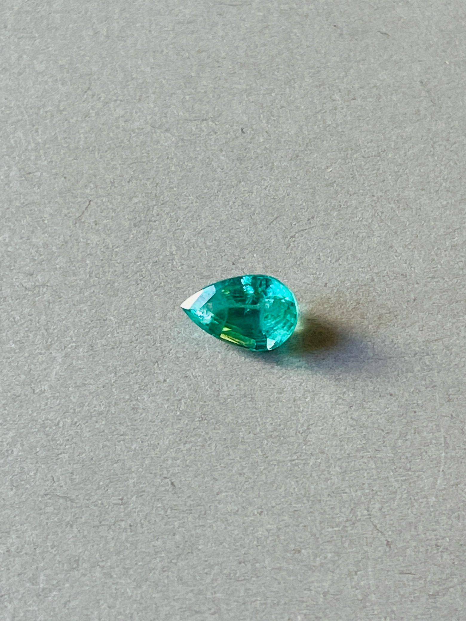 1.31 Carats No Oil Emerald GIA Certificate Bright Green color For Sale 2