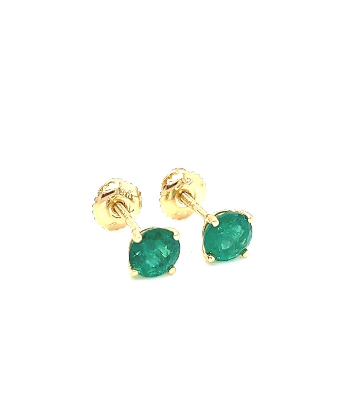 1.31 carats round Emerald Stud Earrings in 14K Yellow Gold. For Sale 1