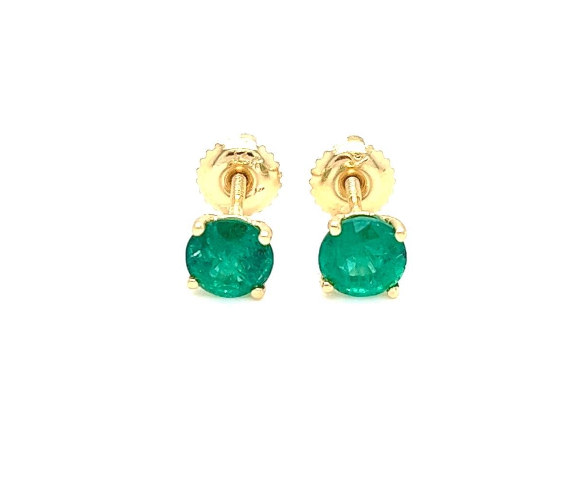 1.31 carats round Emerald Stud Earrings in 14K Yellow Gold. For Sale 2
