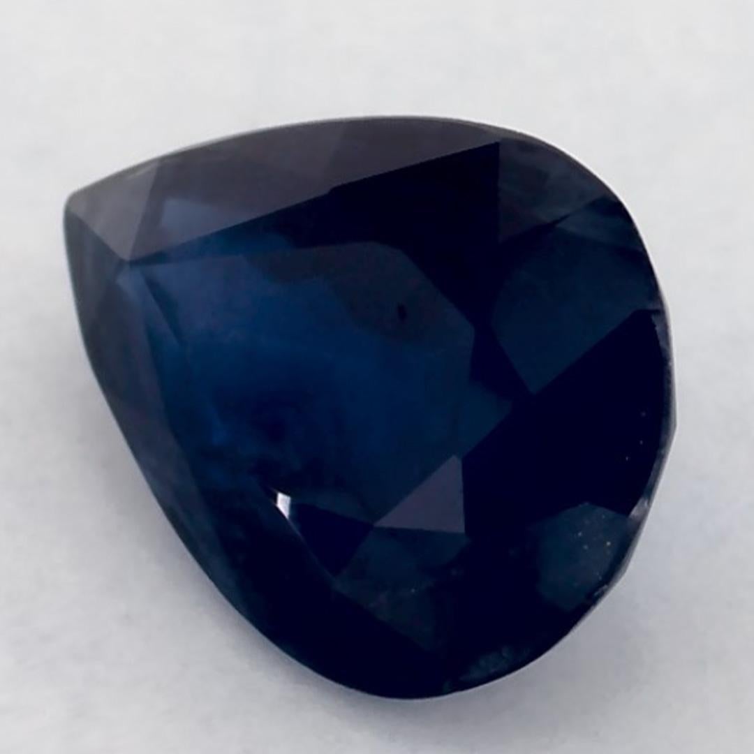Dieser natürliche blaue Saphir bietet Eleganz und Raffinesse. Mit seiner satten Farbsättigung und seinem präzisen Schliff ist er das perfekte Herzstück für einen Verlobungsring oder ein luxuriöses Schmuckdesign.

Dieser Saphir stammt aus Sri Lanka