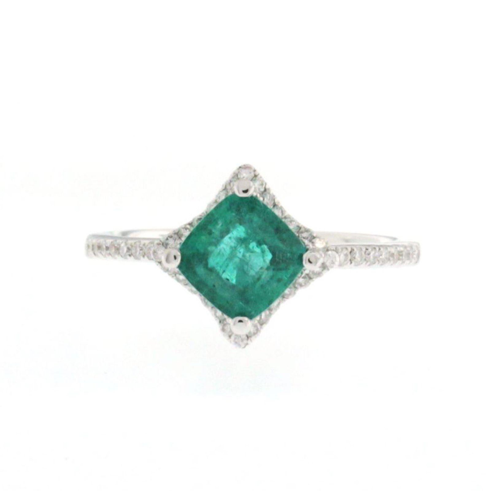 1.31 Carat Zambian Emerald and 0.46 Carat Diamonds in 18 Karat Gold Ring For Sale 2