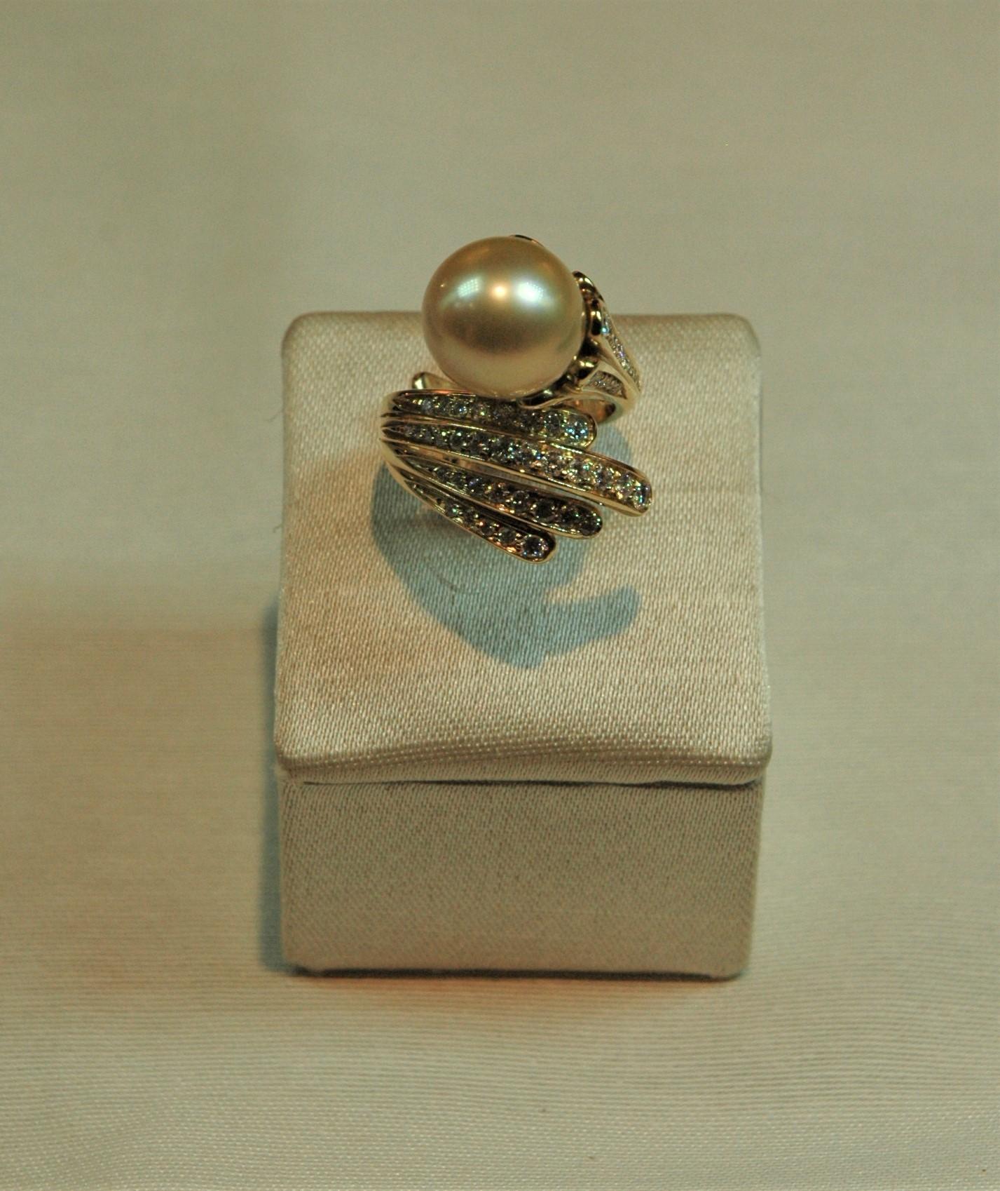 Brilliant Cut 1.31 Carats Diamonds Yellow Gold Golden Pearl Cocktail Ring, Italy Handmade For Sale