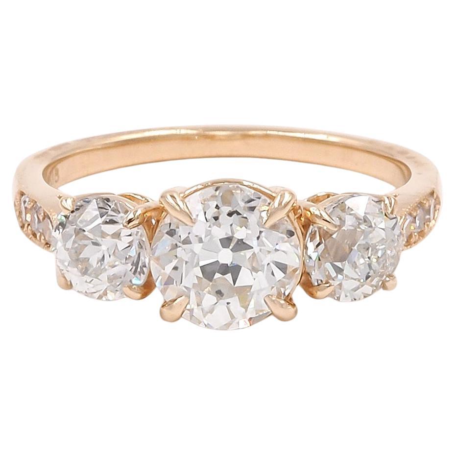 1,31 Ct. Anello a 3 pietre con diamante vecchio taglio europeo GIA di Bespoke by Platt in vendita