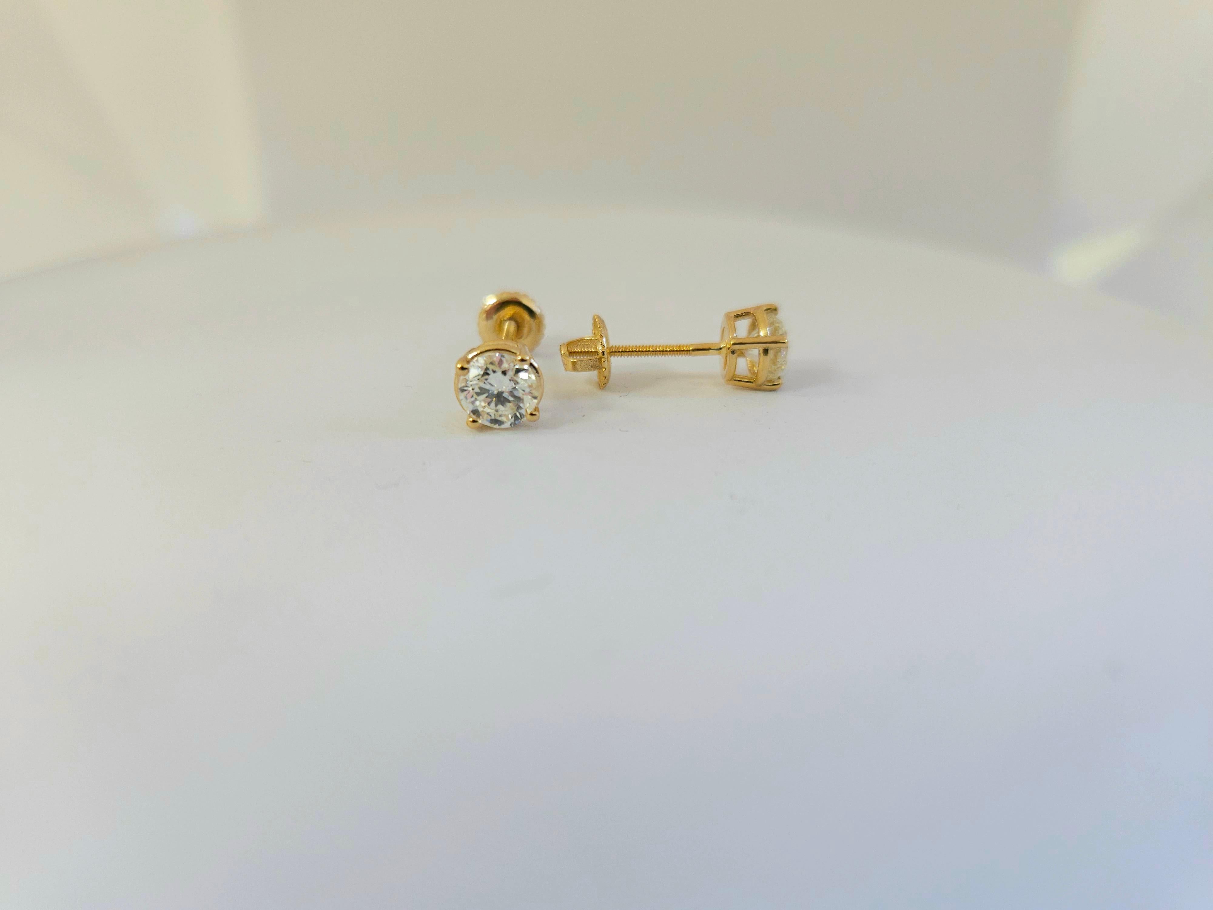 Women's or Men's 1.31 Ctw Natural Diamond Round Square back Studs Yellow Gold For Sale