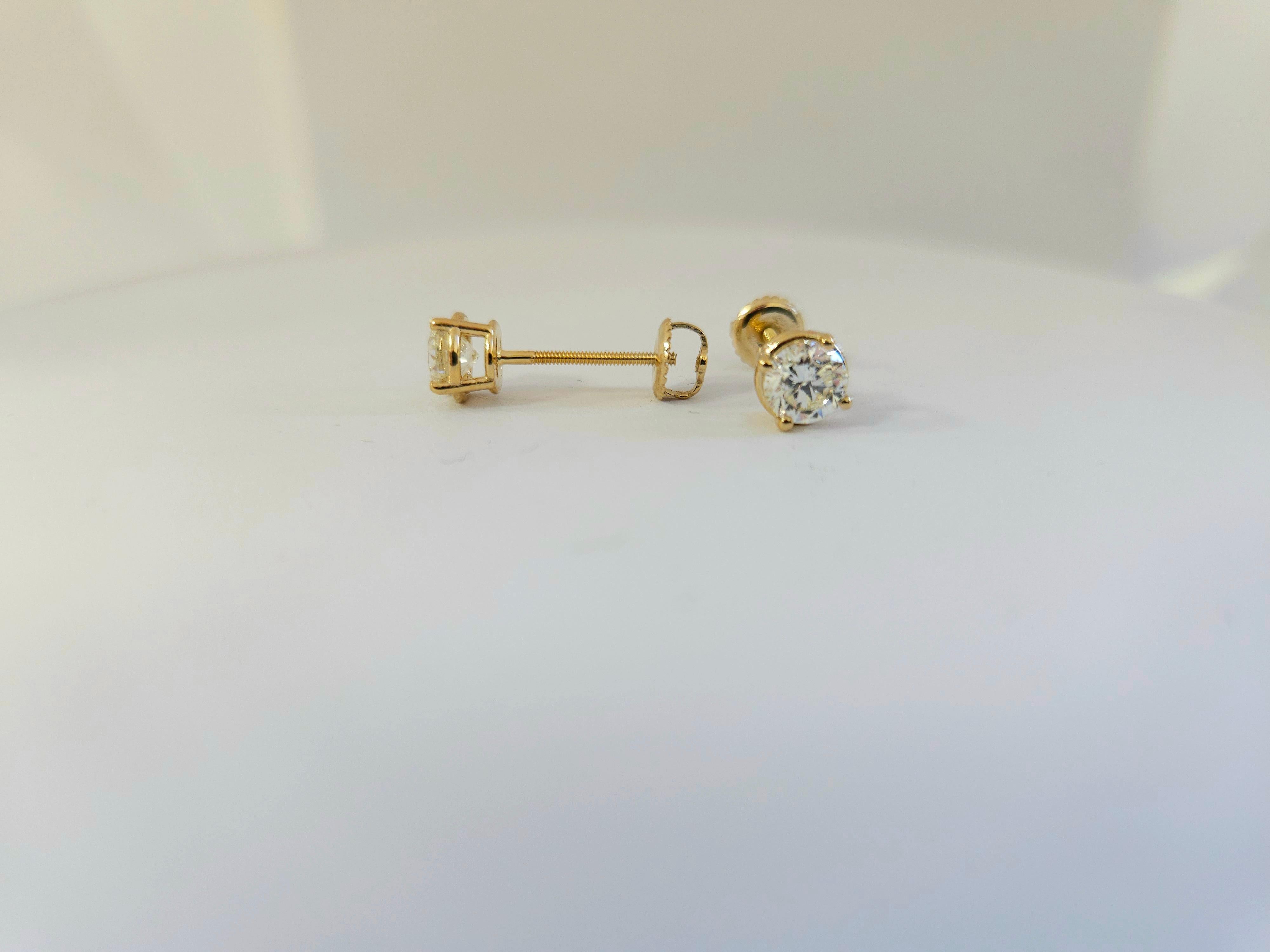 1.31 Ctw Natural Diamond Round Square back Studs Yellow Gold For Sale 1