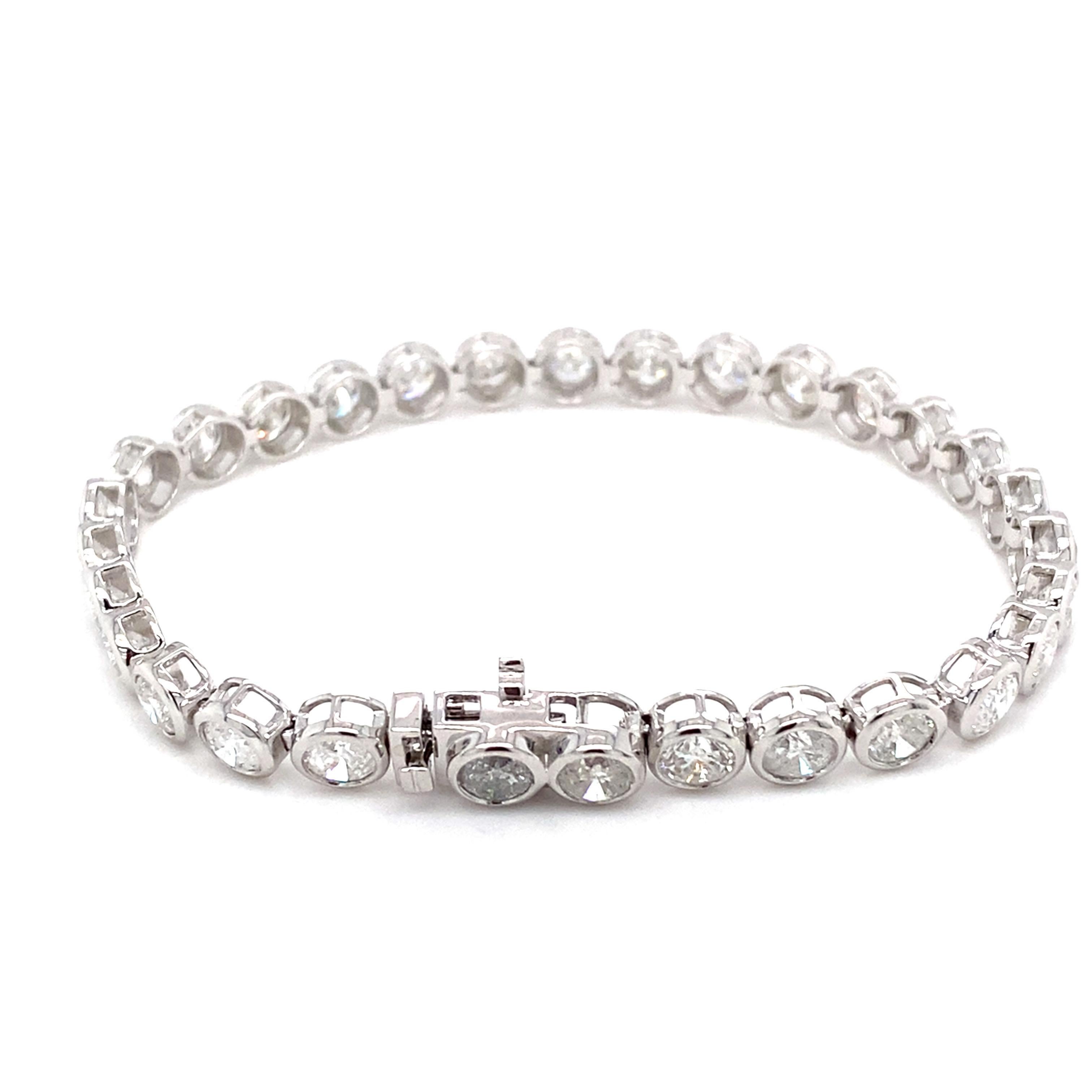 13.10 Carat Brilliant Cut Diamond Platinum Tennis Bracelet For Sale 7