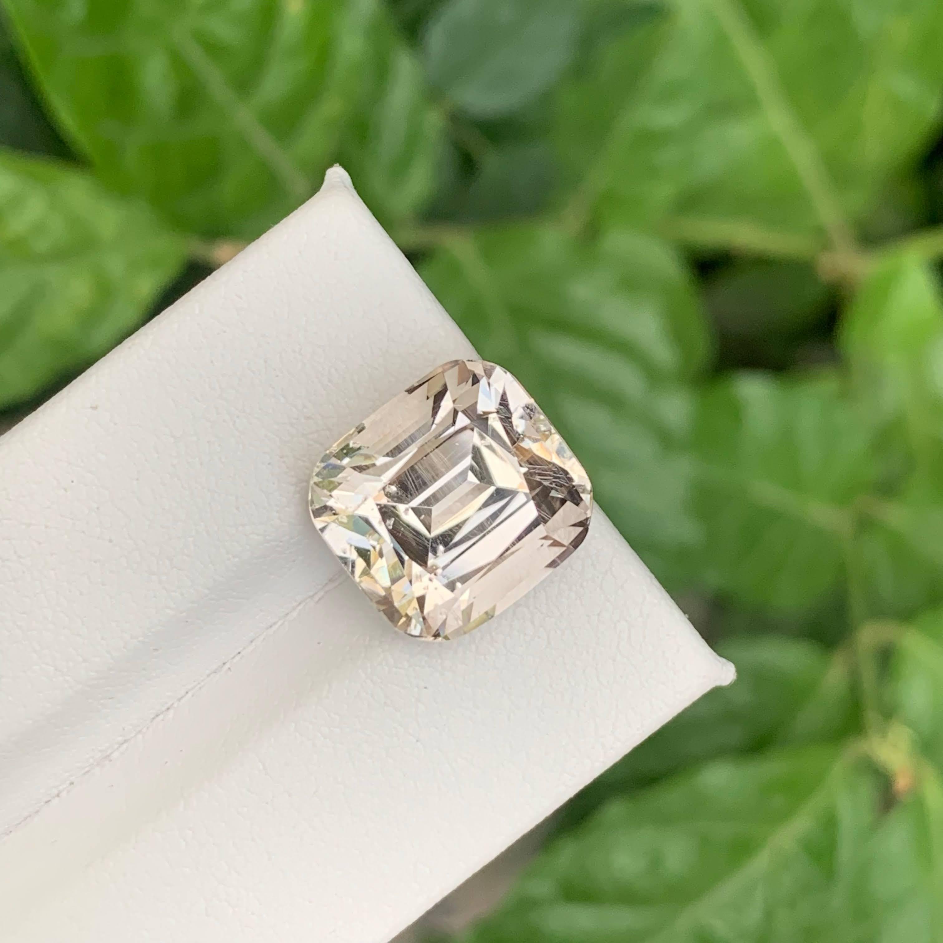 Taglio cuscino 13.10 carati di pietra naturale sciolta in oro chiaro Topazio taglio cuscino Gemma pakistana in vendita