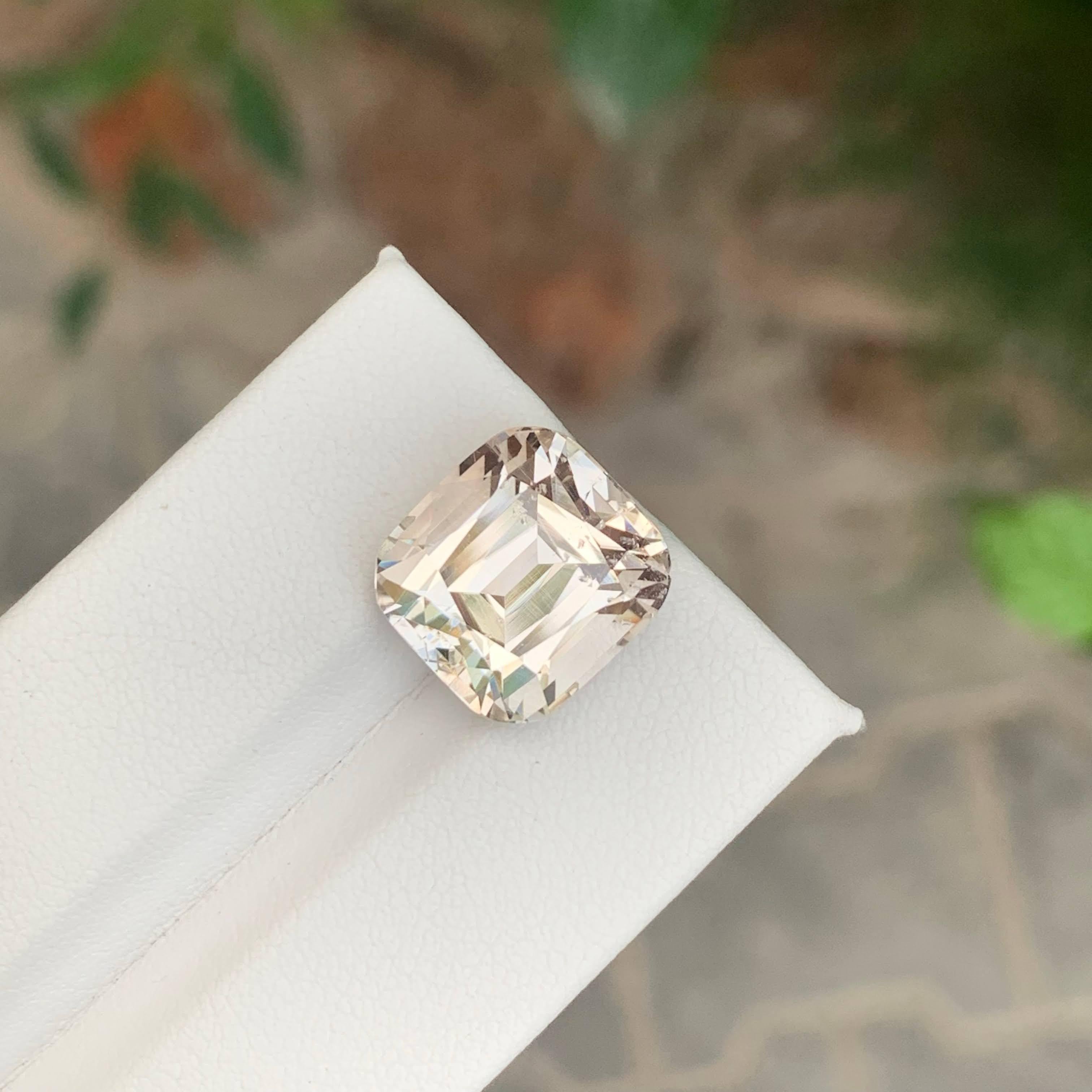 13.10 carati di pietra naturale sciolta in oro chiaro Topazio taglio cuscino Gemma pakistana in vendita 1