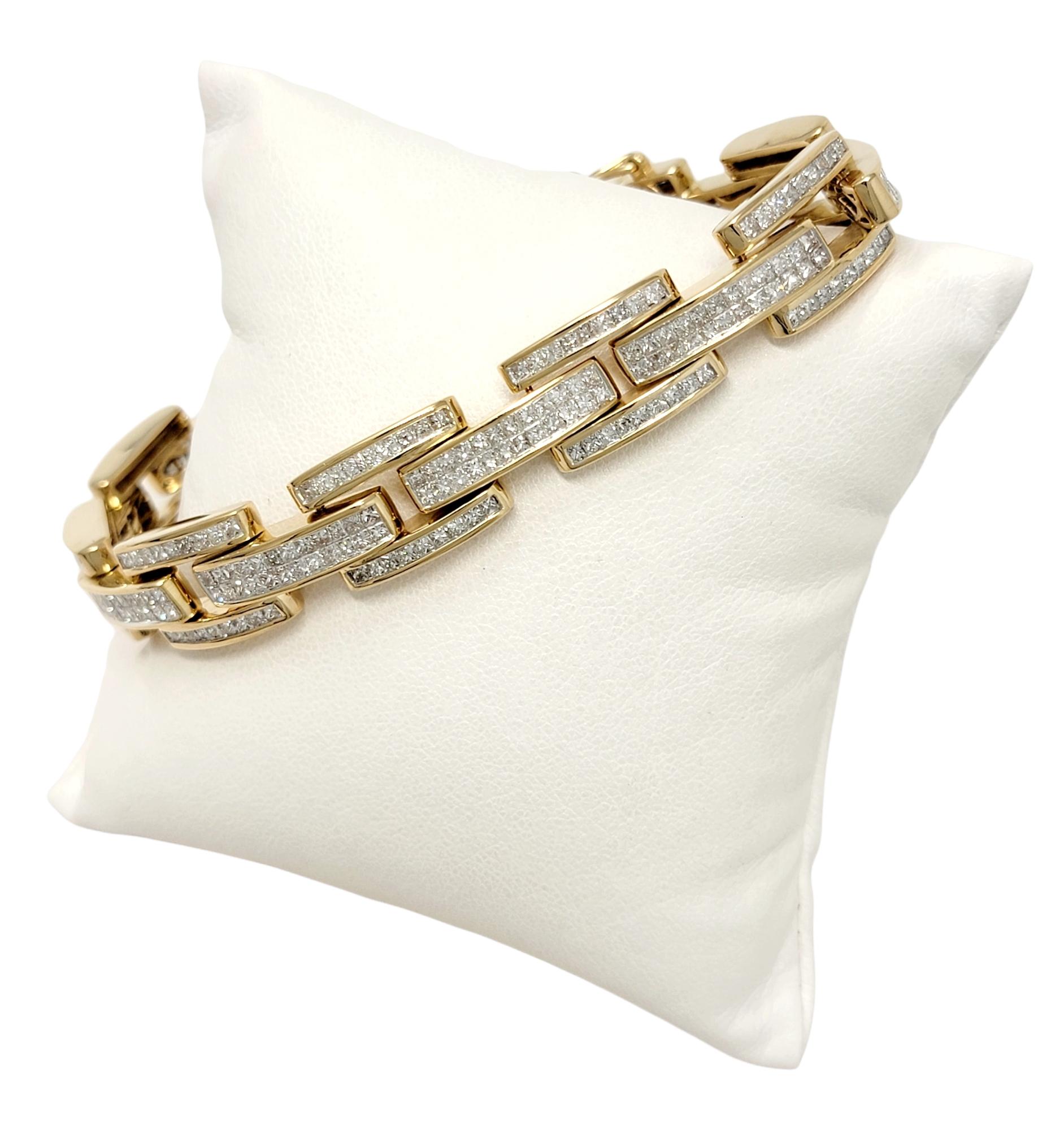 13.10 Carats Total Princess Diamond Panther Link Mens Bracelet in 18 Karat Gold For Sale 5