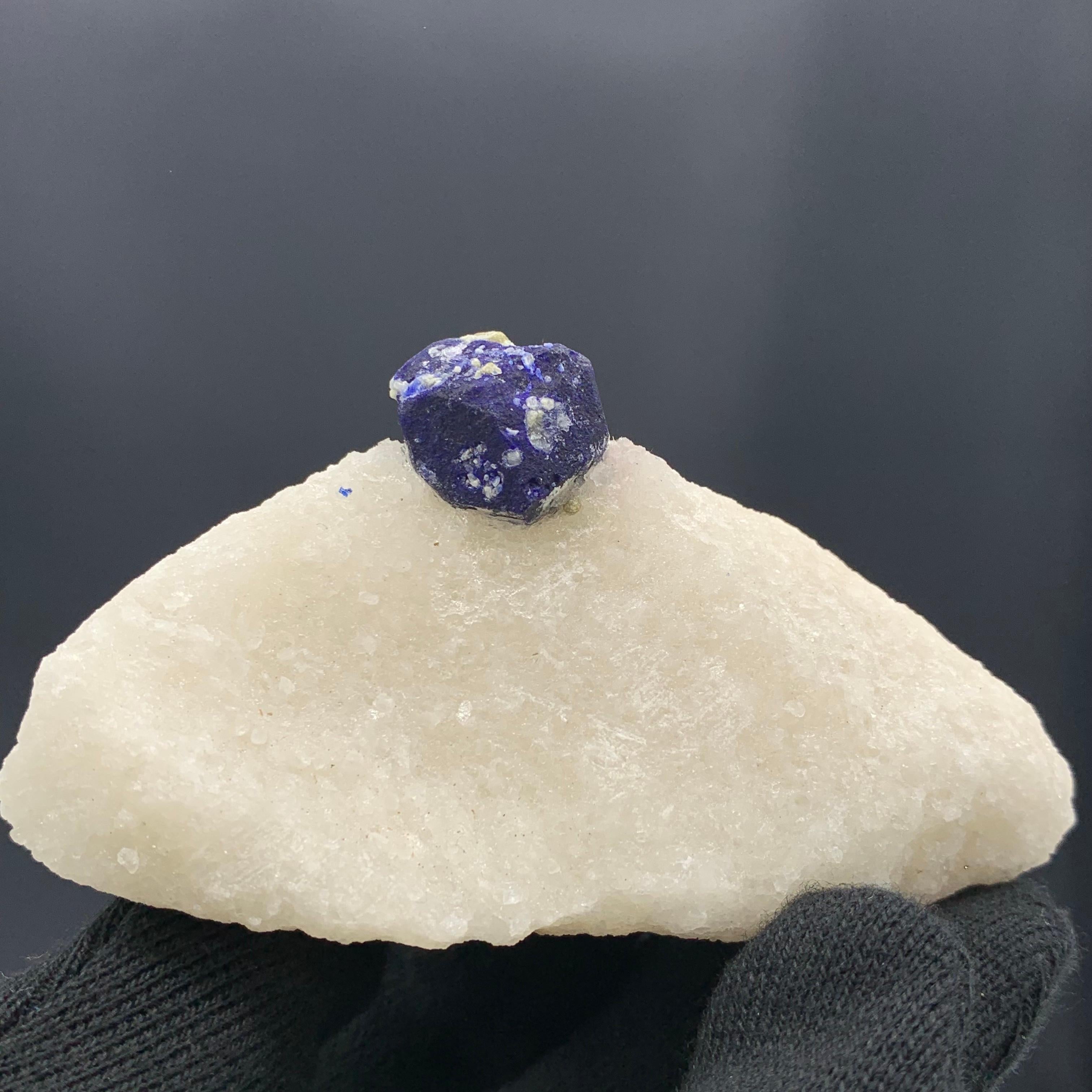 131.15 Gram Glamorous Isolated Lazurite Specimen On Creamy White Calcite Matrix In Good Condition For Sale In Peshawar, PK