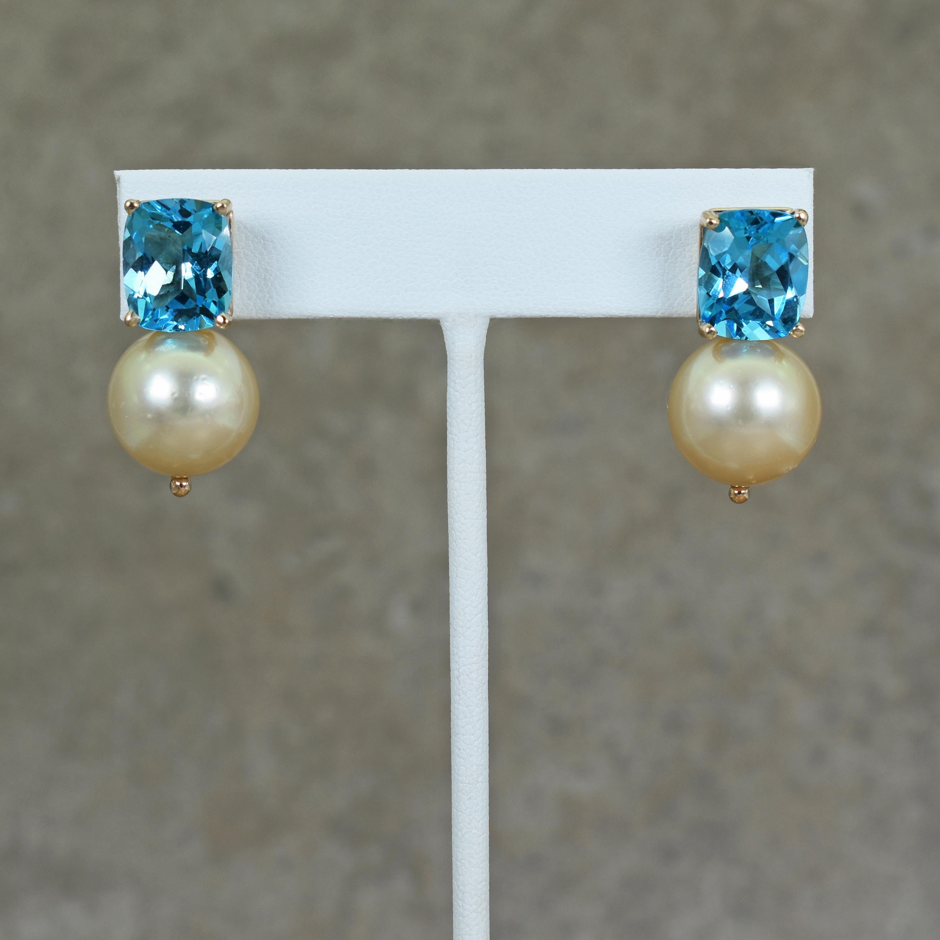Contemporain Clous d'oreilles en goutte en or 14 carats avec topaze bleue de 13,12 carats et perle champagne en vente