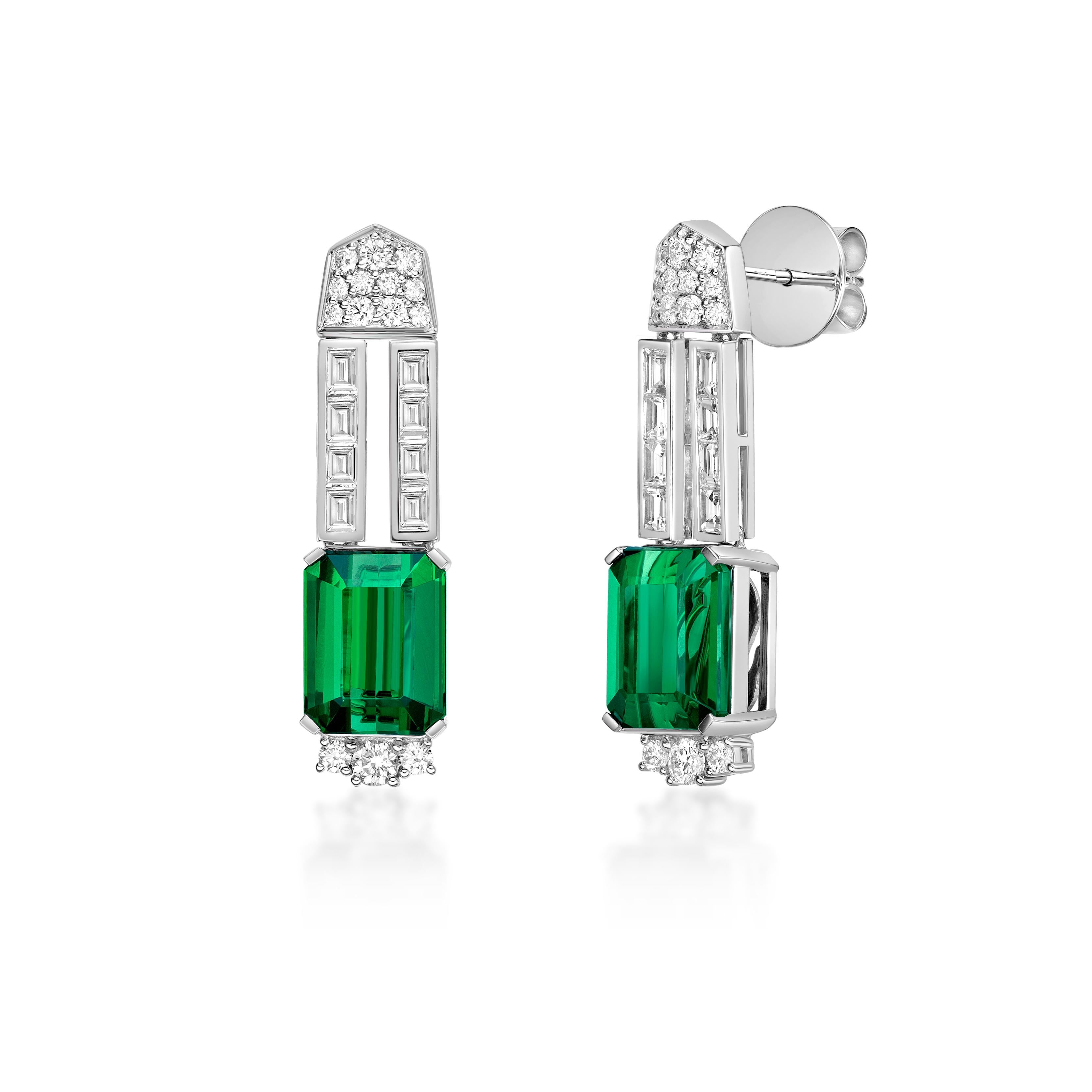 13,13 Karat grüner Turmalin-Tropfen-Ohrringe aus 18 Karat Weißgold mit Diamanten. (Achteckschliff) im Angebot