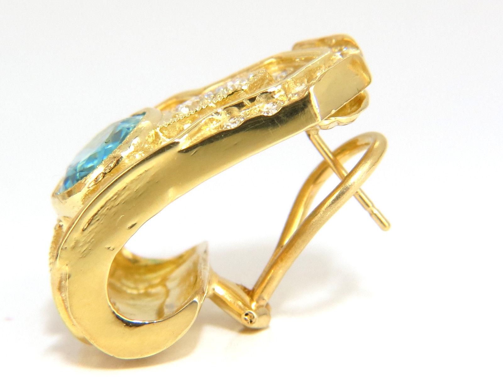 Clips d'oreilles en or 18 carats avec zircon bleu vif naturel de 13,14 carats et diamants Neuf - En vente à New York, NY