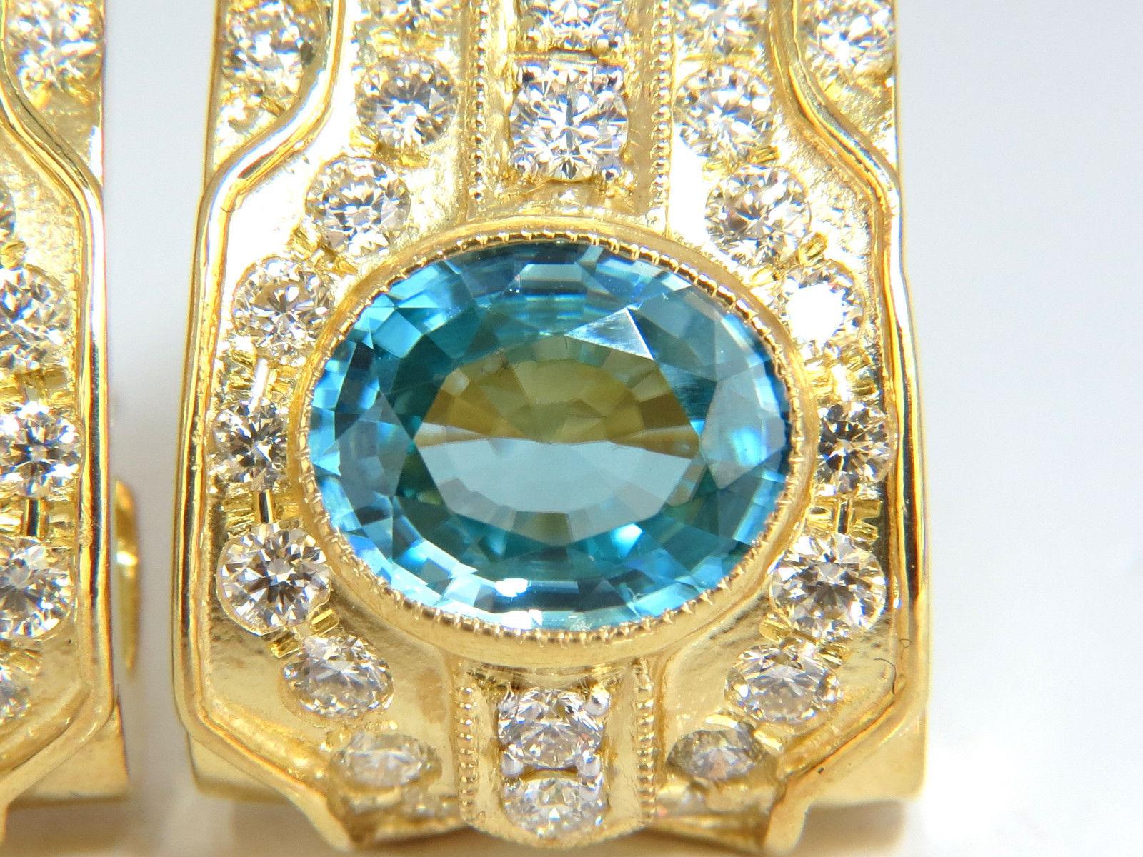 Clips d'oreilles en or 18 carats avec zircon bleu vif naturel de 13,14 carats et diamants Unisexe en vente