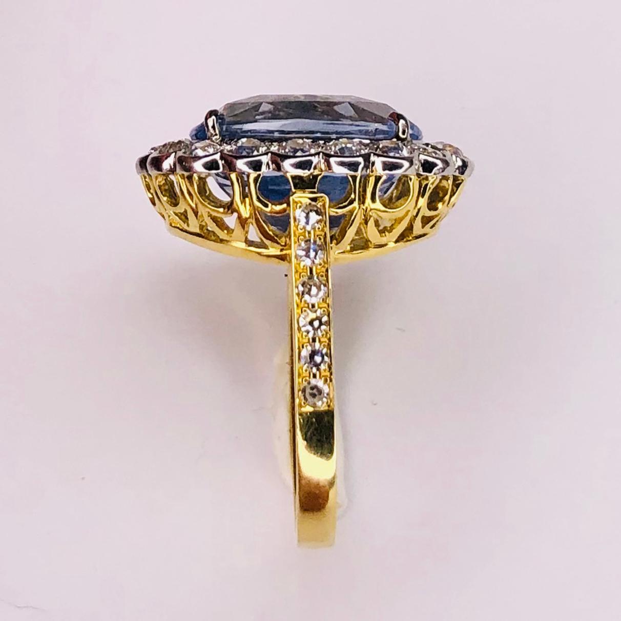 13.18 Carat NO HEAT Sapphire and Diamond Platinum Gold Ring Estate Fine Jewelry In Excellent Condition In Montreal, QC