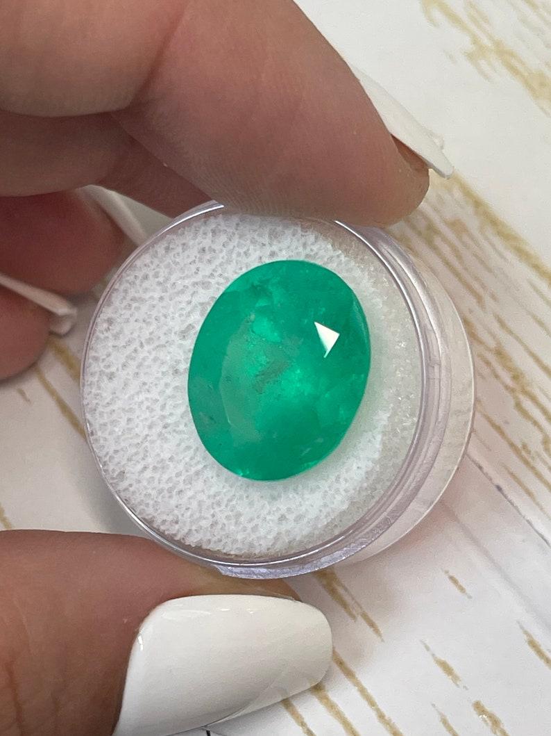 Esmeralda Colombiana Verde Mediana de 13,19 Quilates 17x14 - Gema Natal de Mayo Talla Ovalada Corte oval en venta