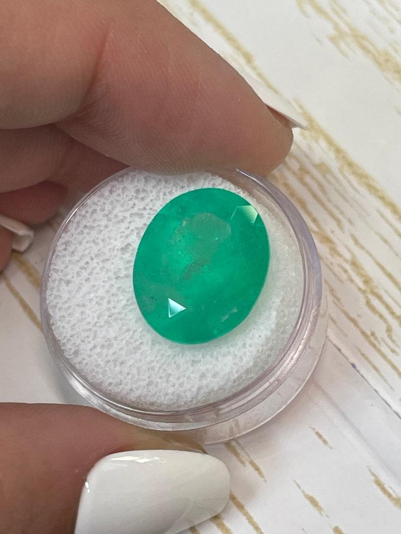 Esmeralda Colombiana Verde Mediana de 13,19 Quilates 17x14 - Gema Natal de Mayo Talla Ovalada en Nuevo estado para la venta en Jupiter, FL