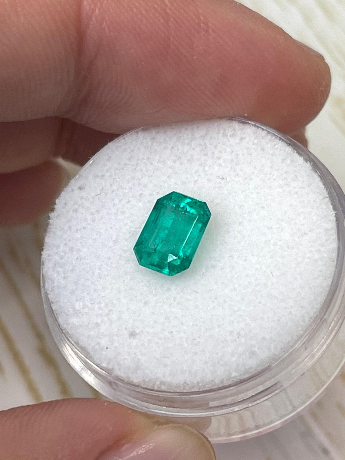 Modern 1.31ct Fine Muzo Green Emerald Cut Colombian Gem 8x6 Genuine May Birthstone For Sale
