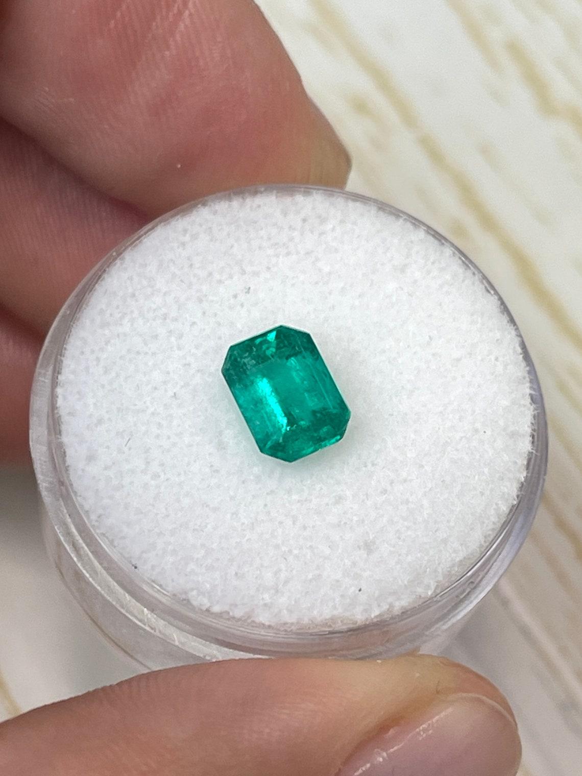 1.31ct Fine Muzo Green Emerald Cut Colombian Gem 8x6 Genuine May Birthstone In New Condition For Sale In Jupiter, FL