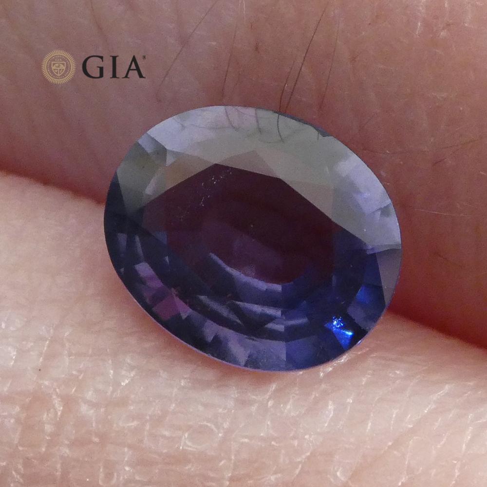 Zaffiro ovale a viraggio di colore certificato GIA Burma 'Myanmar' non riscaldato, viola 1,31ct in vendita 3