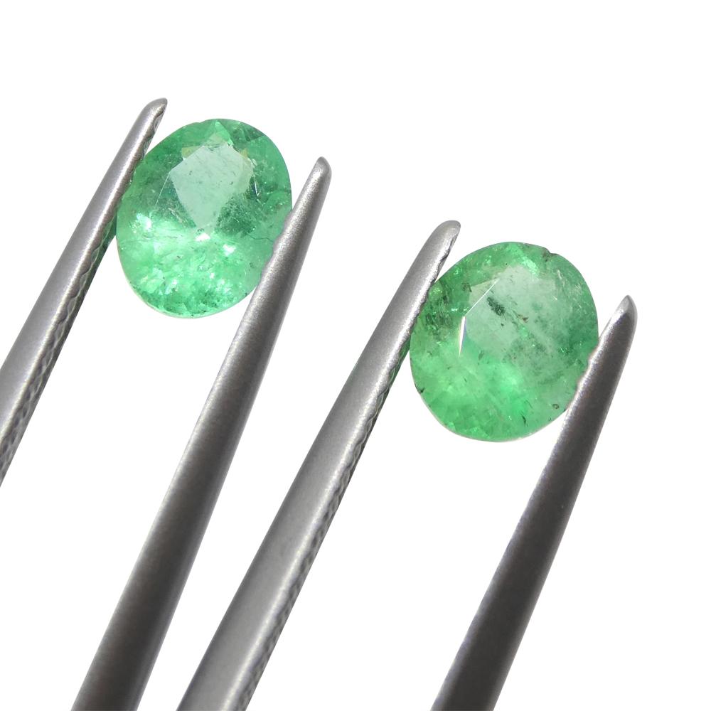 Women's or Men's 1.31ct Pair Oval Green Emerald from Colombia For Sale
