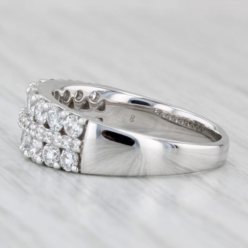 Informations sur les pierres précieuses :
- Diamants naturels -
Total des carats - 1.31ctw
Taille - Brilliante ronde
Couleur - G - I
Clarté - VS2 - I1

Métal : Or blanc 14k
Poids : 5,8 grammes 
Timbres : 14k 585
Hauteur de la face : 7.2 mm 
Hauteur