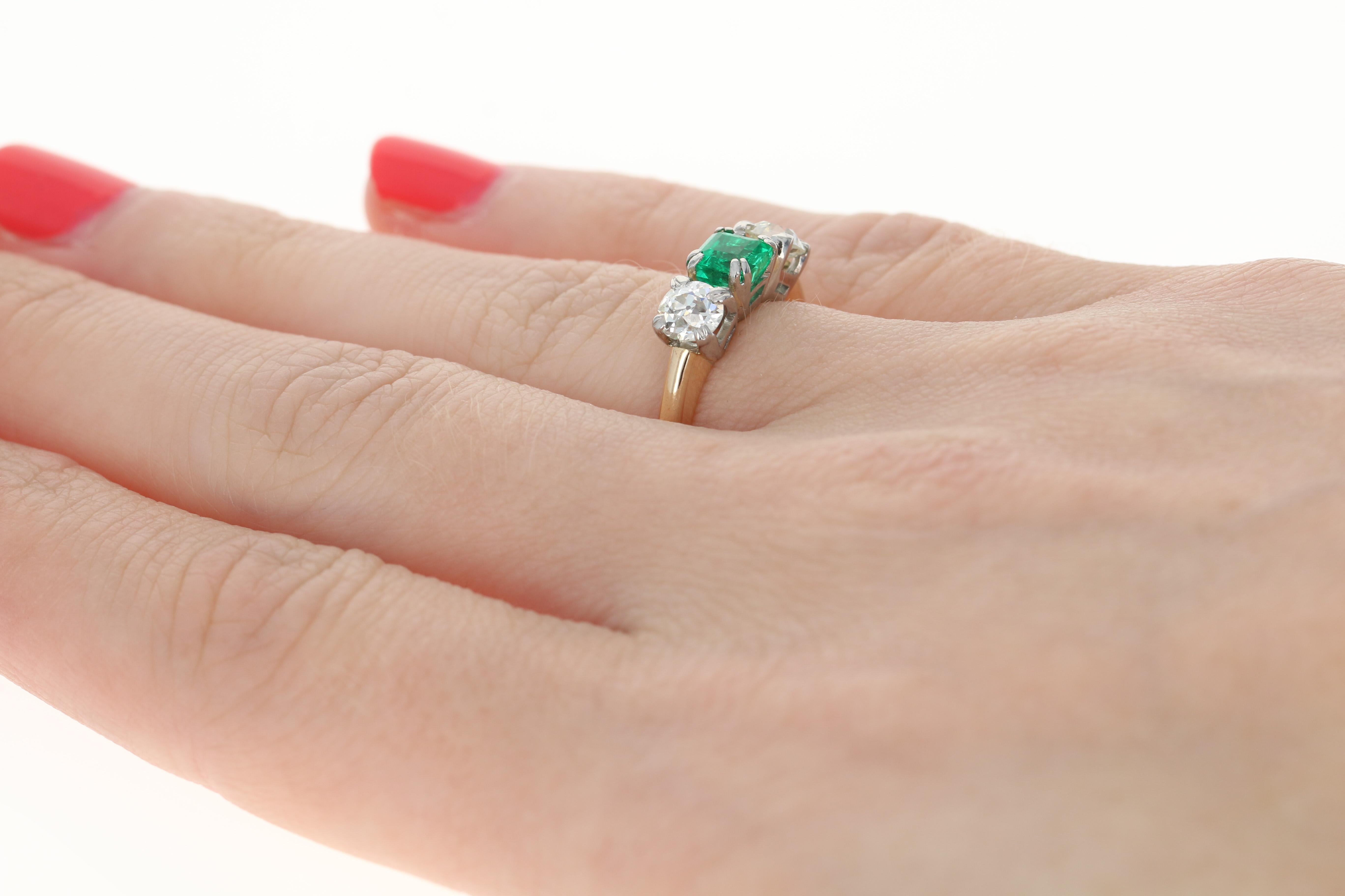 1.31 Carat Emerald and Diamond Art Deco Ring, 14 Karat Yellow Gold Vintage In Good Condition In Greensboro, NC