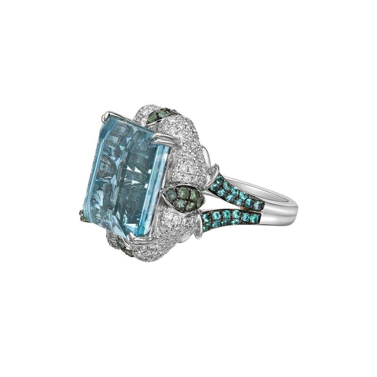 17.8 Carat Aquamarine Necklace in 18 Karat White Gold with Paraiba and  Alexandrite For Sale at 1stDibs