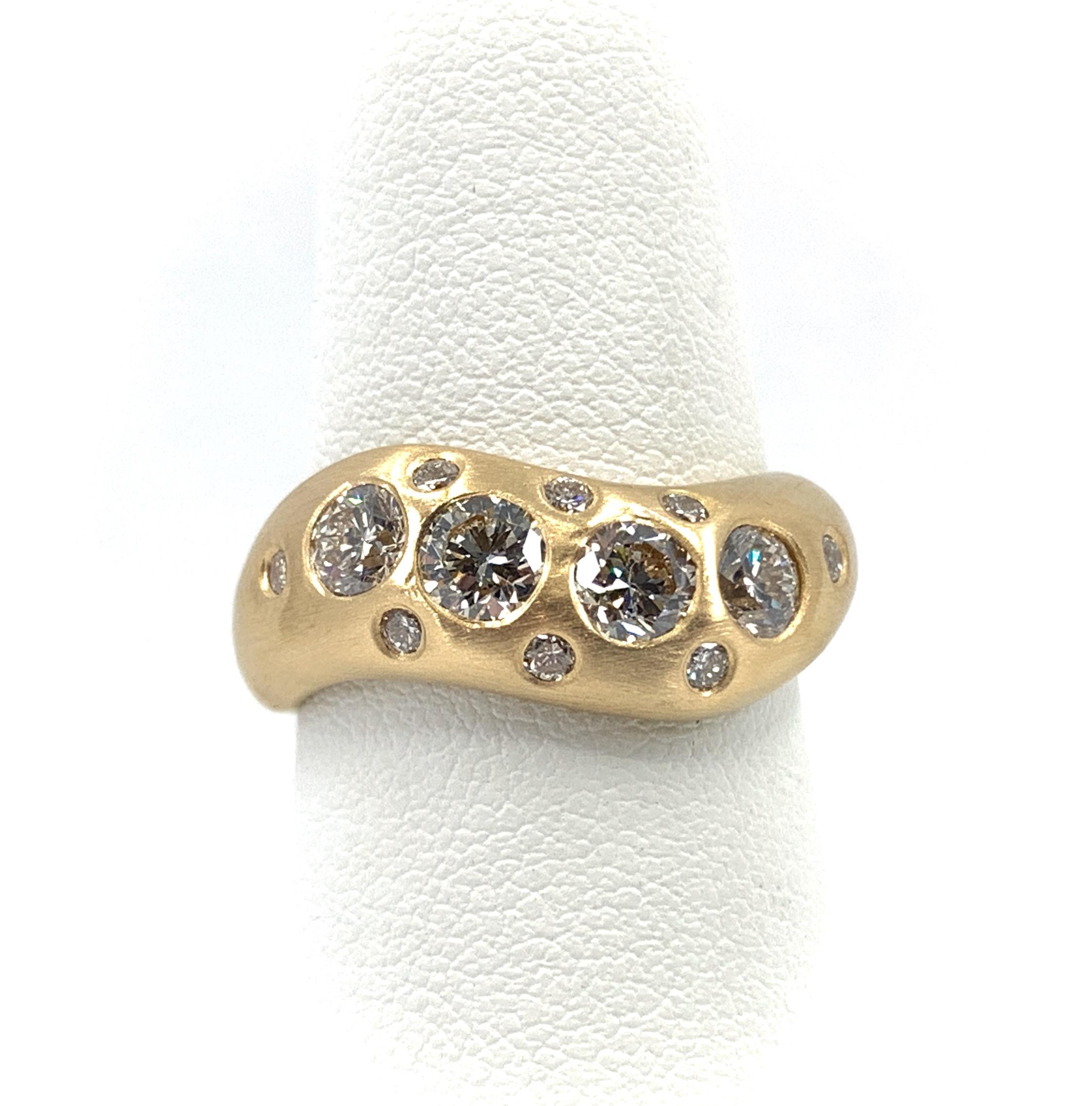 Bracelet ondulé « Tentaculum » en or jaune brossé 18 carats avec diamants de 1,32 carat Neuf - En vente à Sherman Oaks, CA