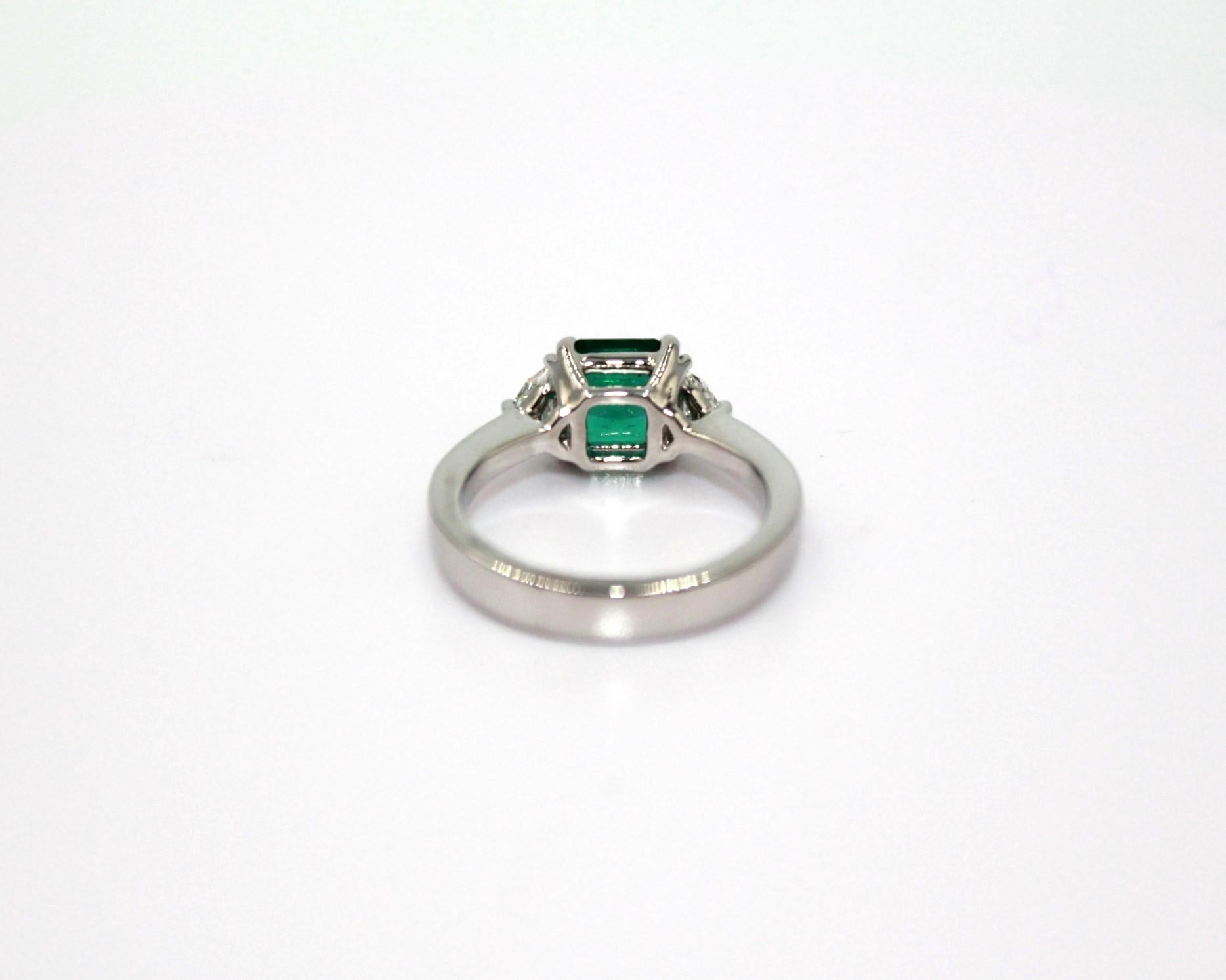 1.32 Carat Emerald Diamond Ring  In New Condition For Sale In New York, NY