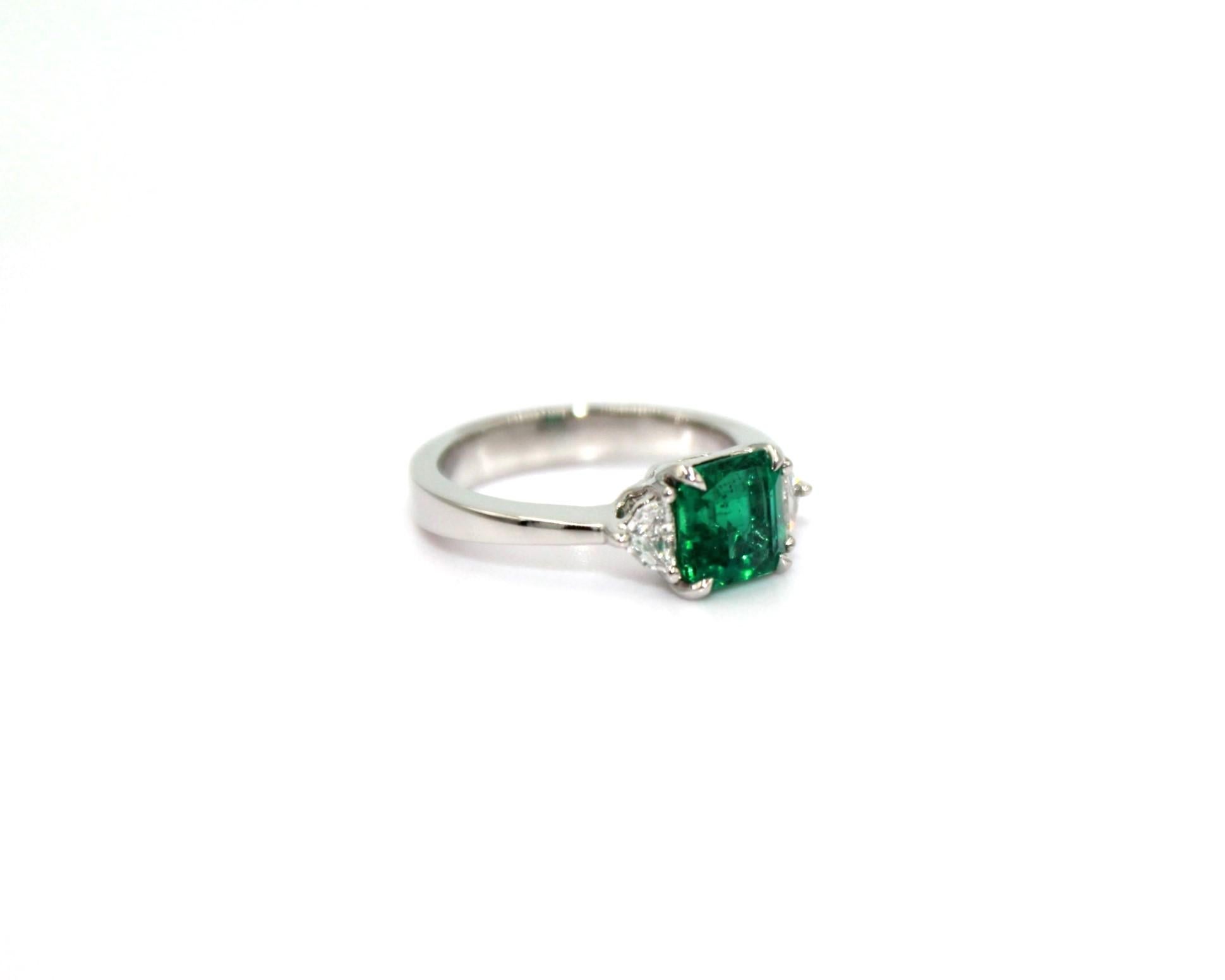 Women's 1.32 Carat Emerald Diamond Ring  For Sale