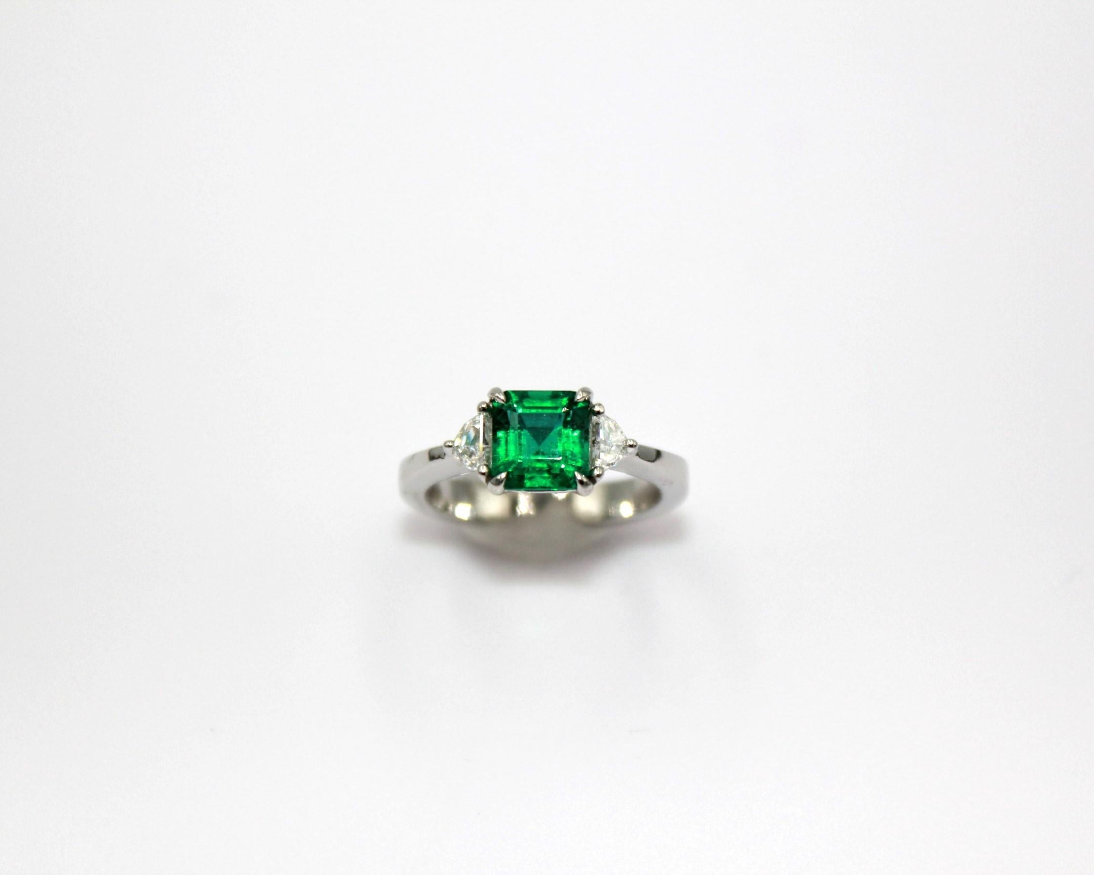 1.32 Carat Emerald Diamond Ring  For Sale 2
