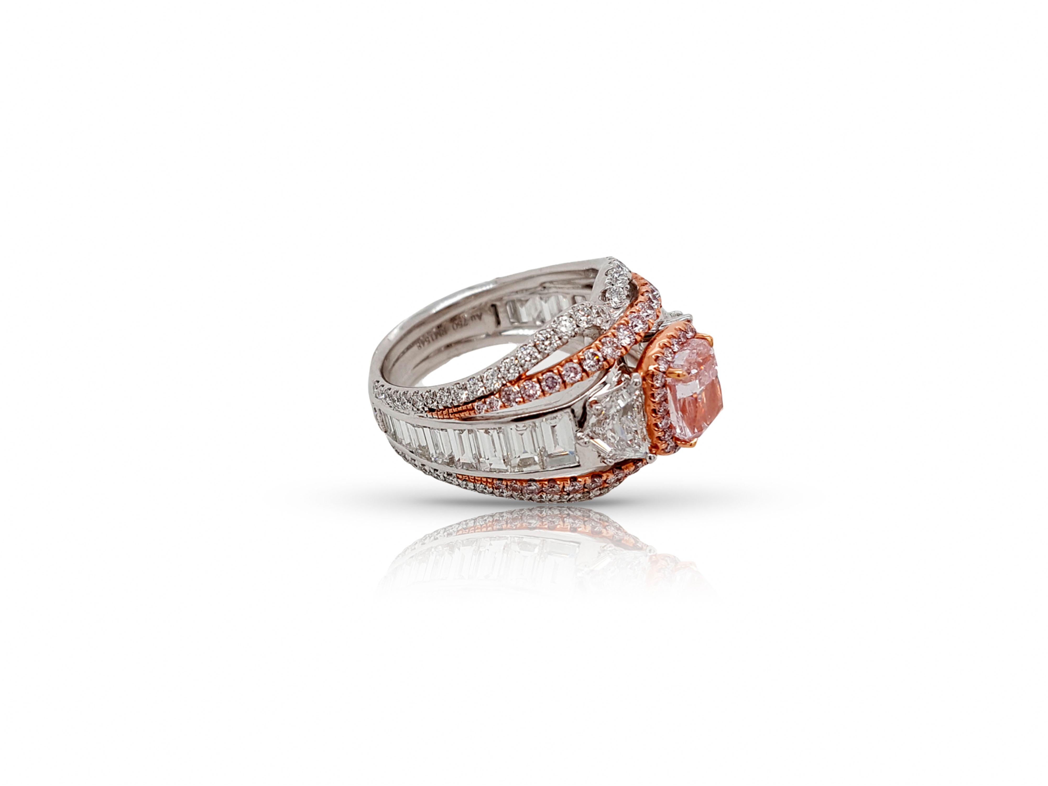 Taille coussin 1.32 Carat Fancy Intense Pink Diamond Cocktail Ring, 18K Gold GIA Certified (en anglais) en vente