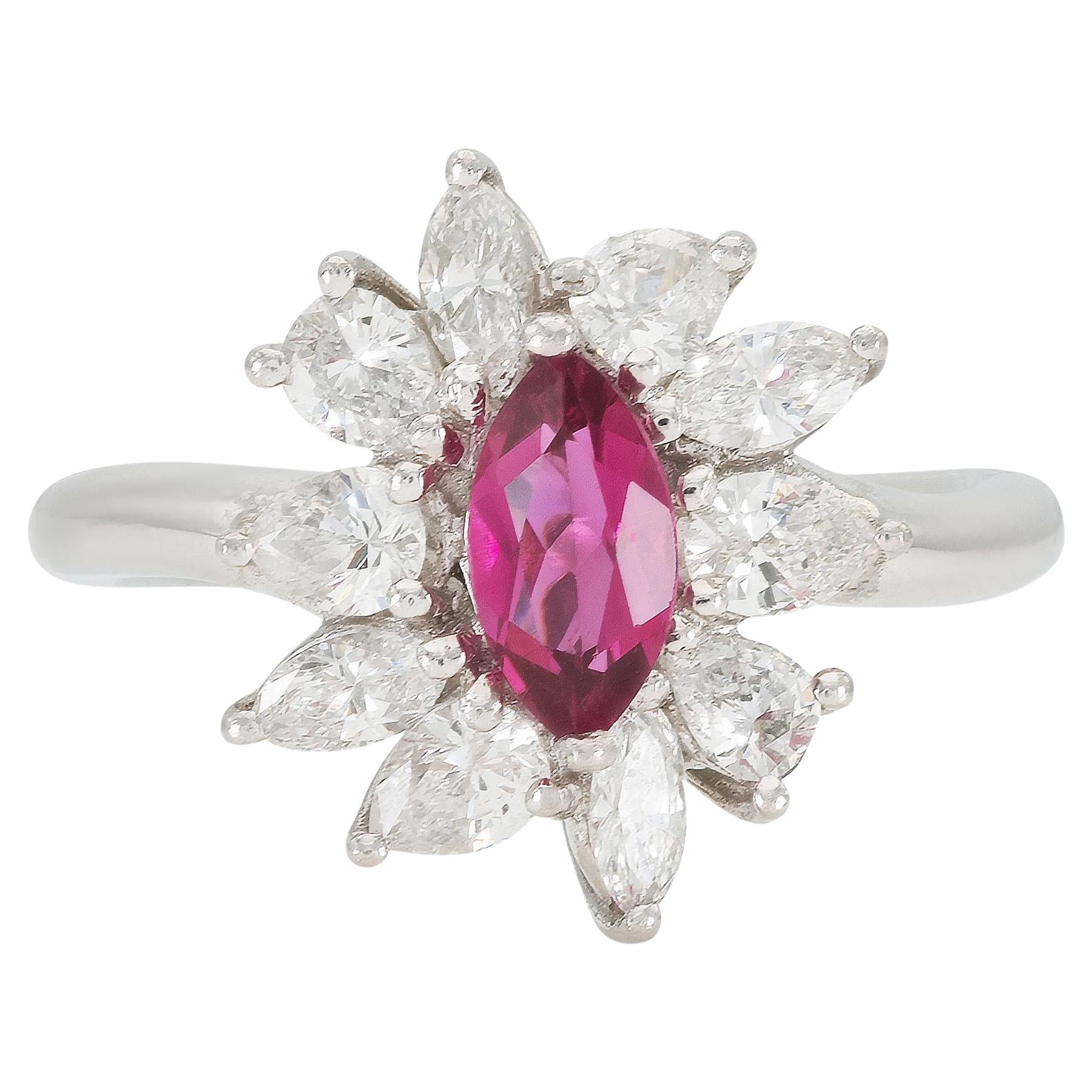 1.32 Carat Marquise Cut Pink Sapphire Ring with Diamonds (bague avec saphir rose taillé en marquise et diamants) en vente