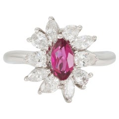 1.32 Carat Marquise Cut Pink Sapphire Ring with Diamonds (bague avec saphir rose taillé en marquise et diamants)
