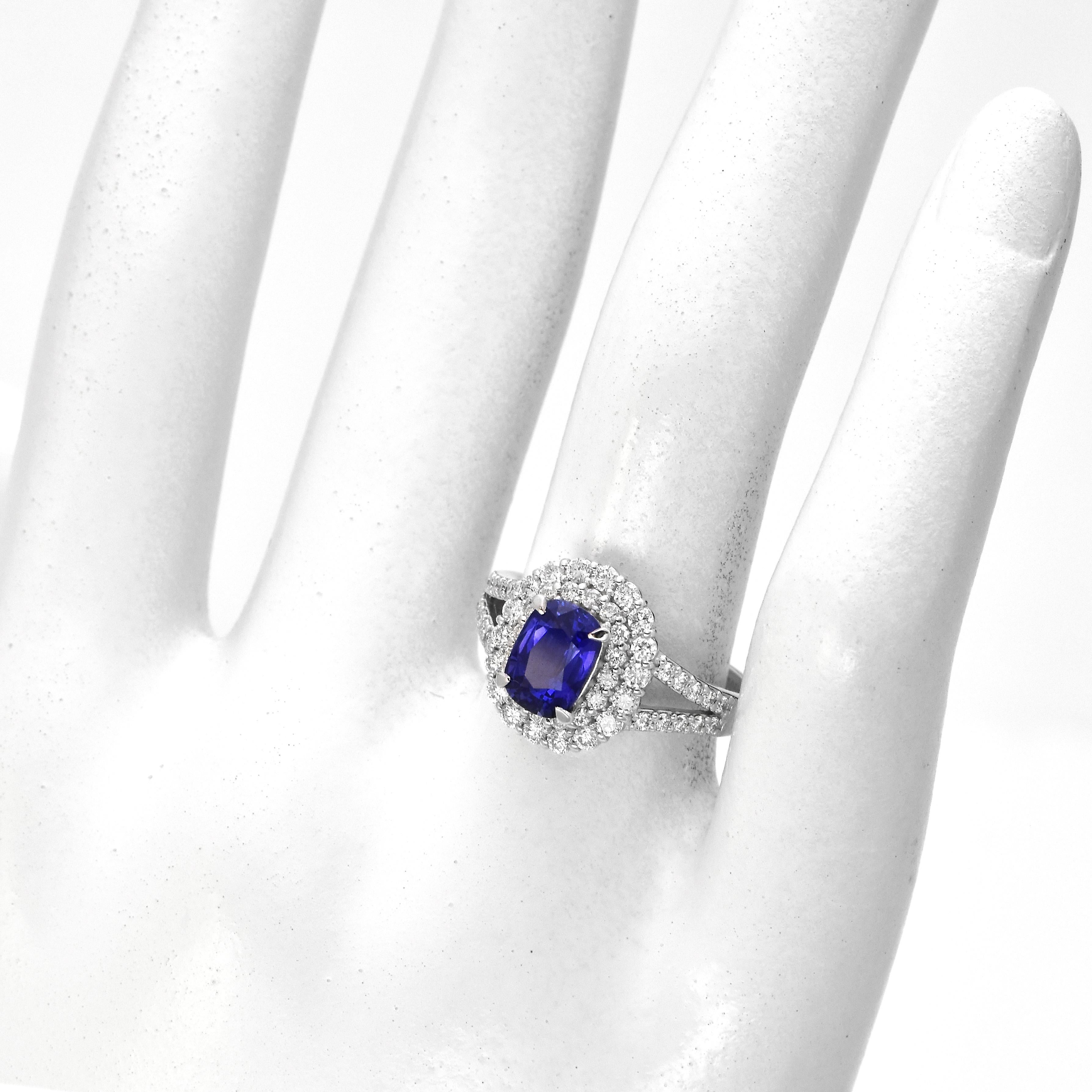 1.32 Carat Natural Velvet Blue Sapphire & Diamond Halo Set Ring Made in Platinum In New Condition For Sale In Tokyo, JP
