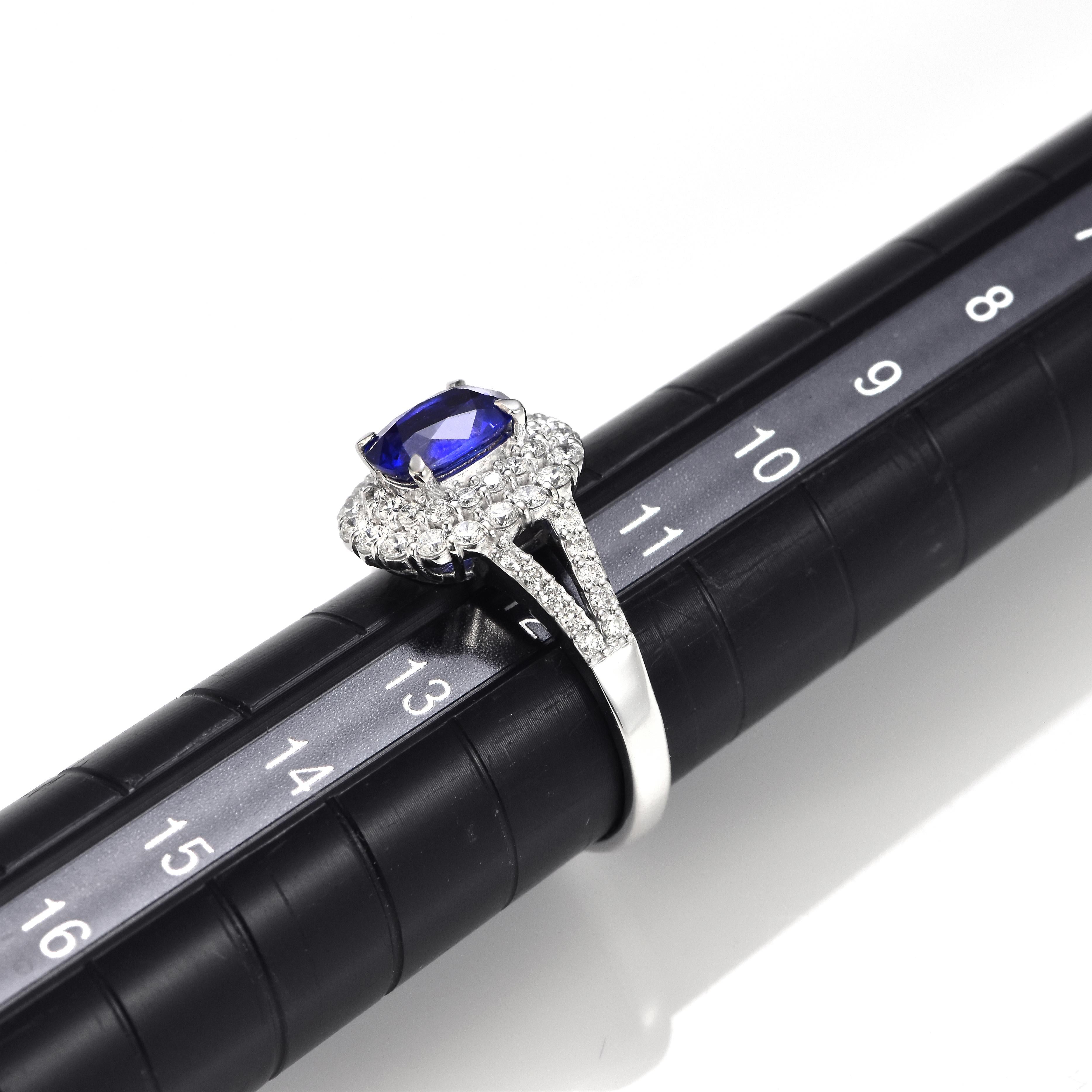 1.32 Carat Natural Velvet Blue Sapphire & Diamond Halo Set Ring Made in Platinum For Sale 3