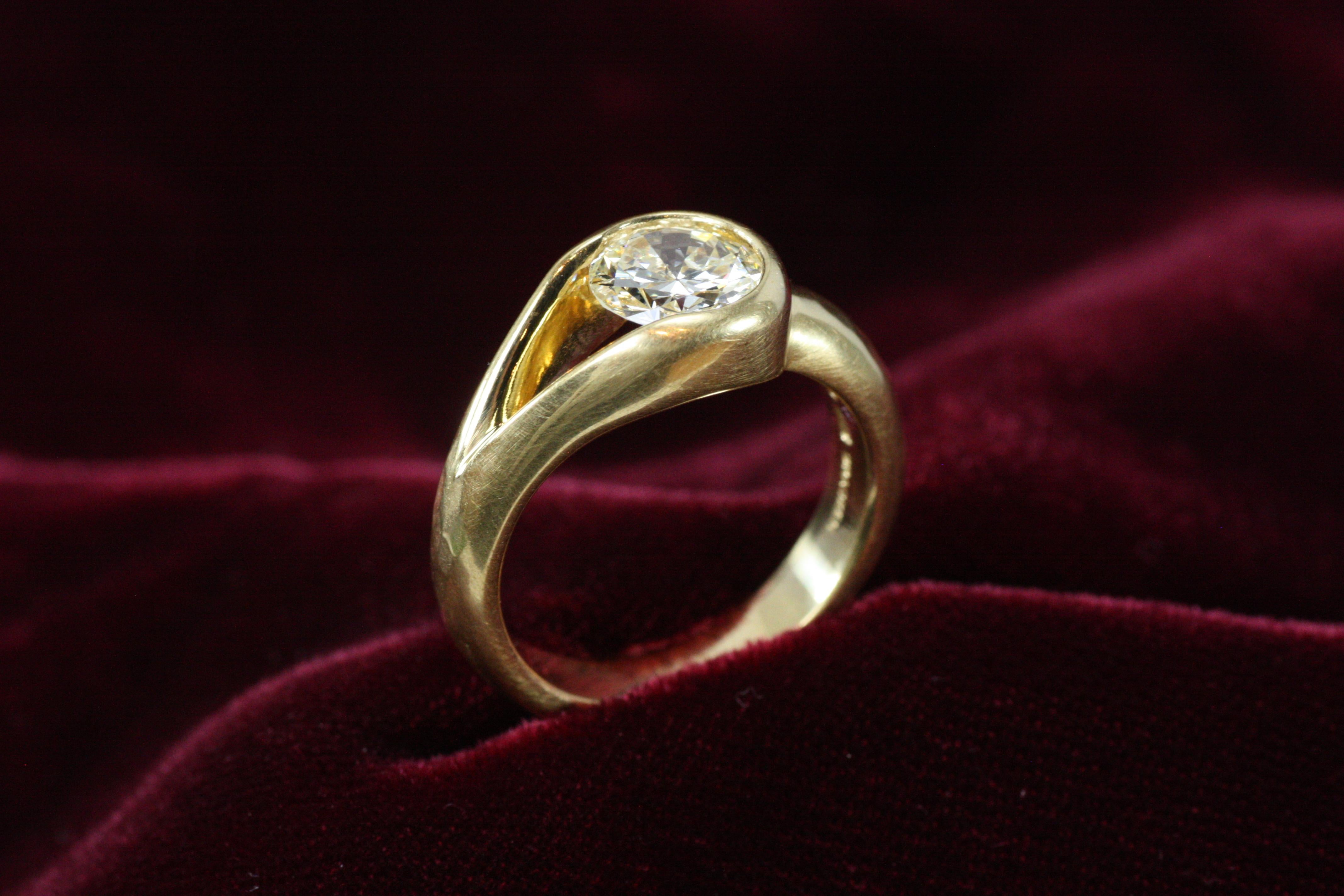 1.32 Carat Old European Cut Asymmetrical Bezeled 22K Solitaire Engagement Ring In New Condition In Santa Monica, CA