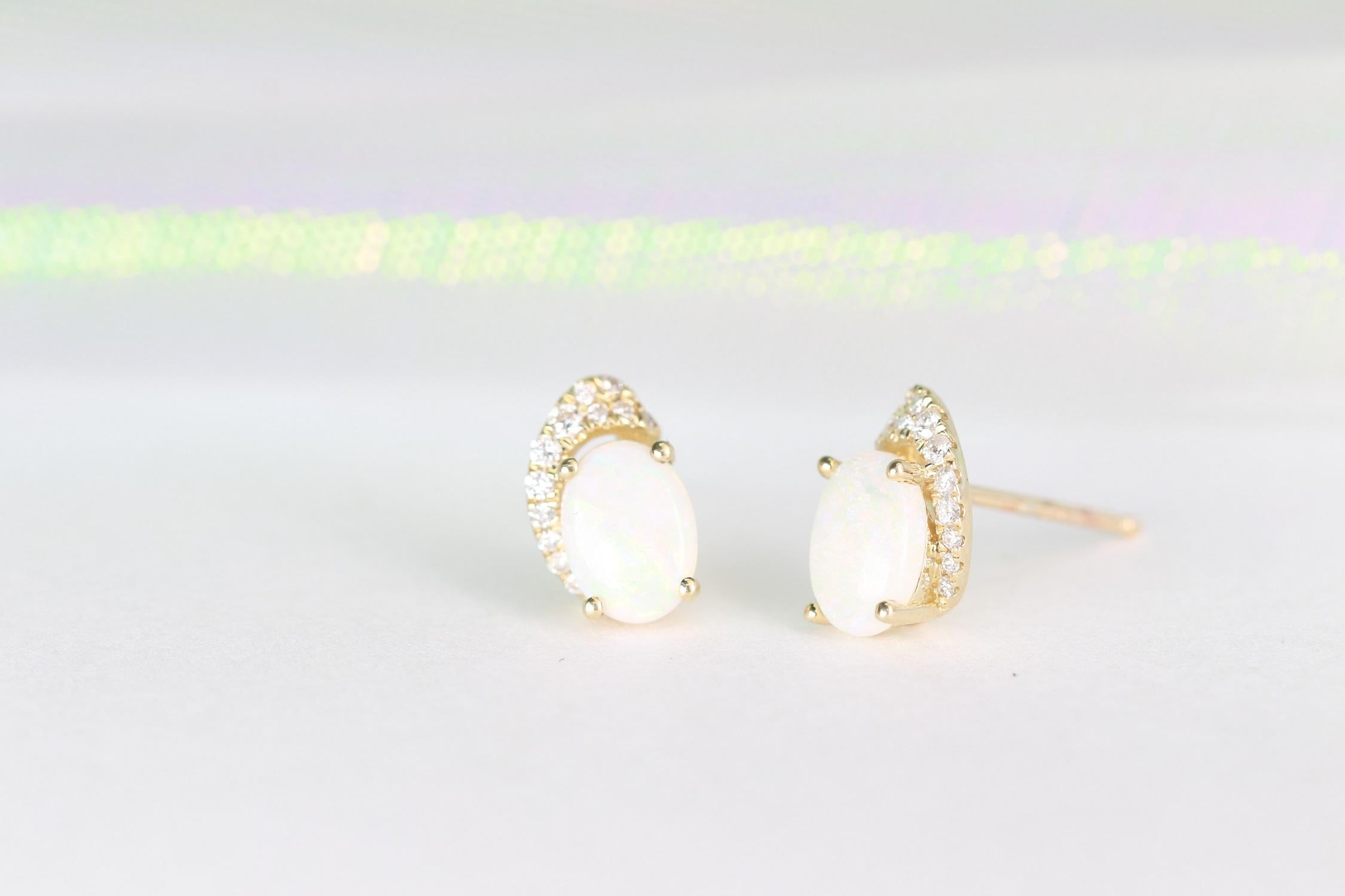 Art Deco 1.32 Carat Opal Oval Cab and Diamond 10K Yellow Gold Stud Earring For Sale